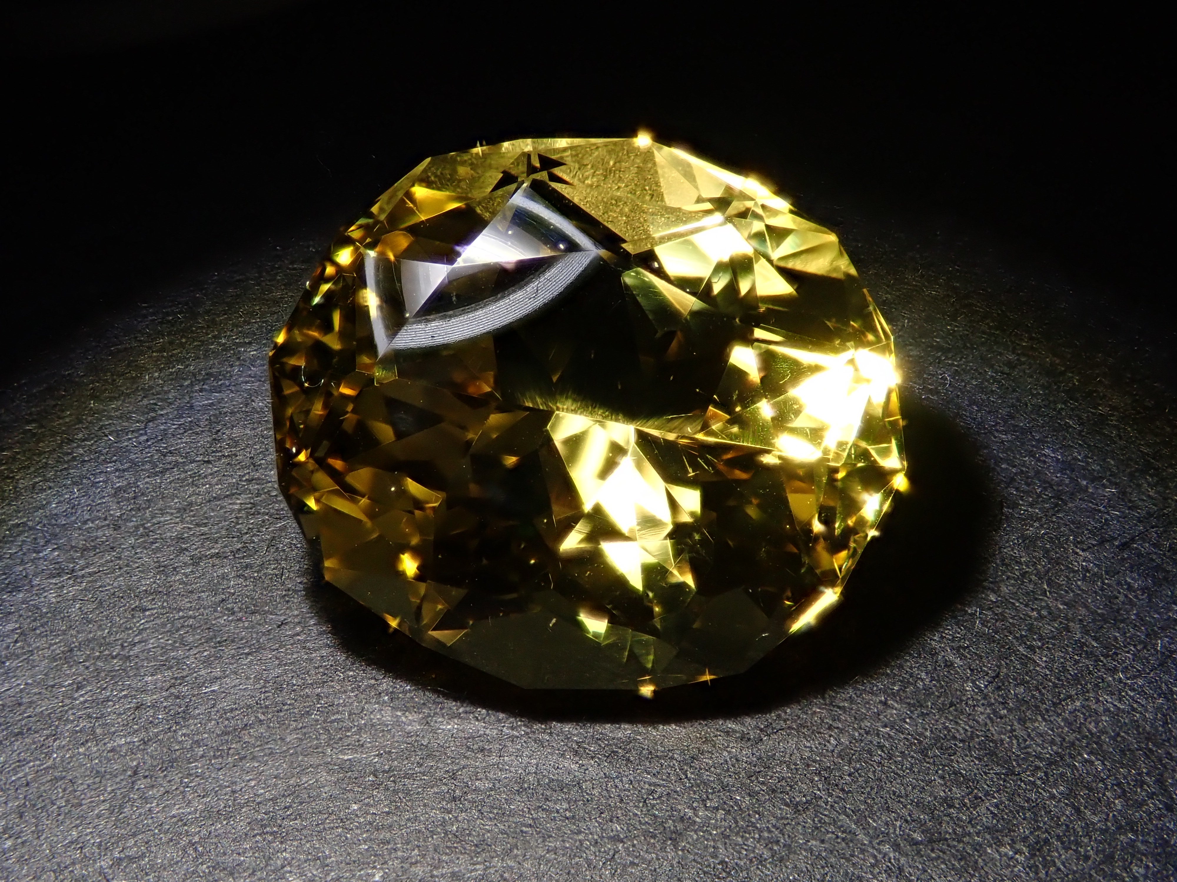 【11/20 22時販売】ブラジル産イエローベリル 9.747ctルース