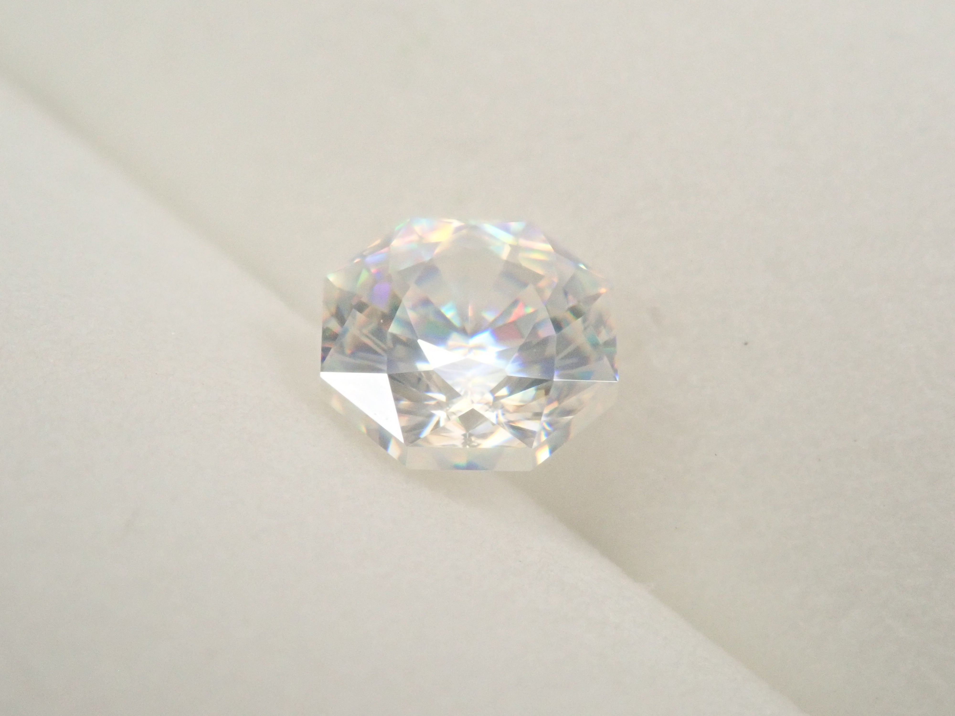 【12/15 22時販売】合成ルチル 5.1mm/0.893ctルース