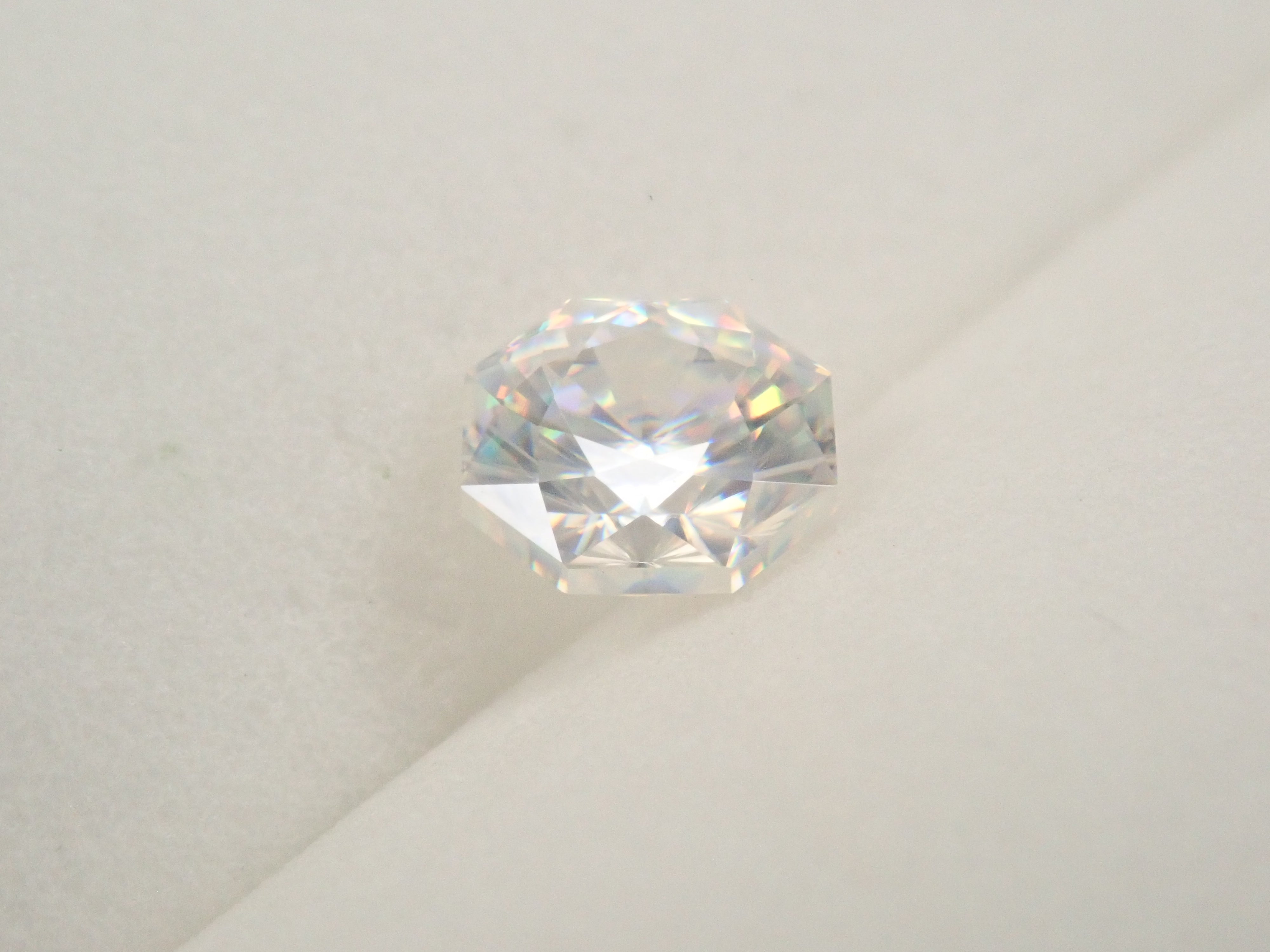 【12/15 22時販売】合成ルチル 5.1mm/0.893ctルース