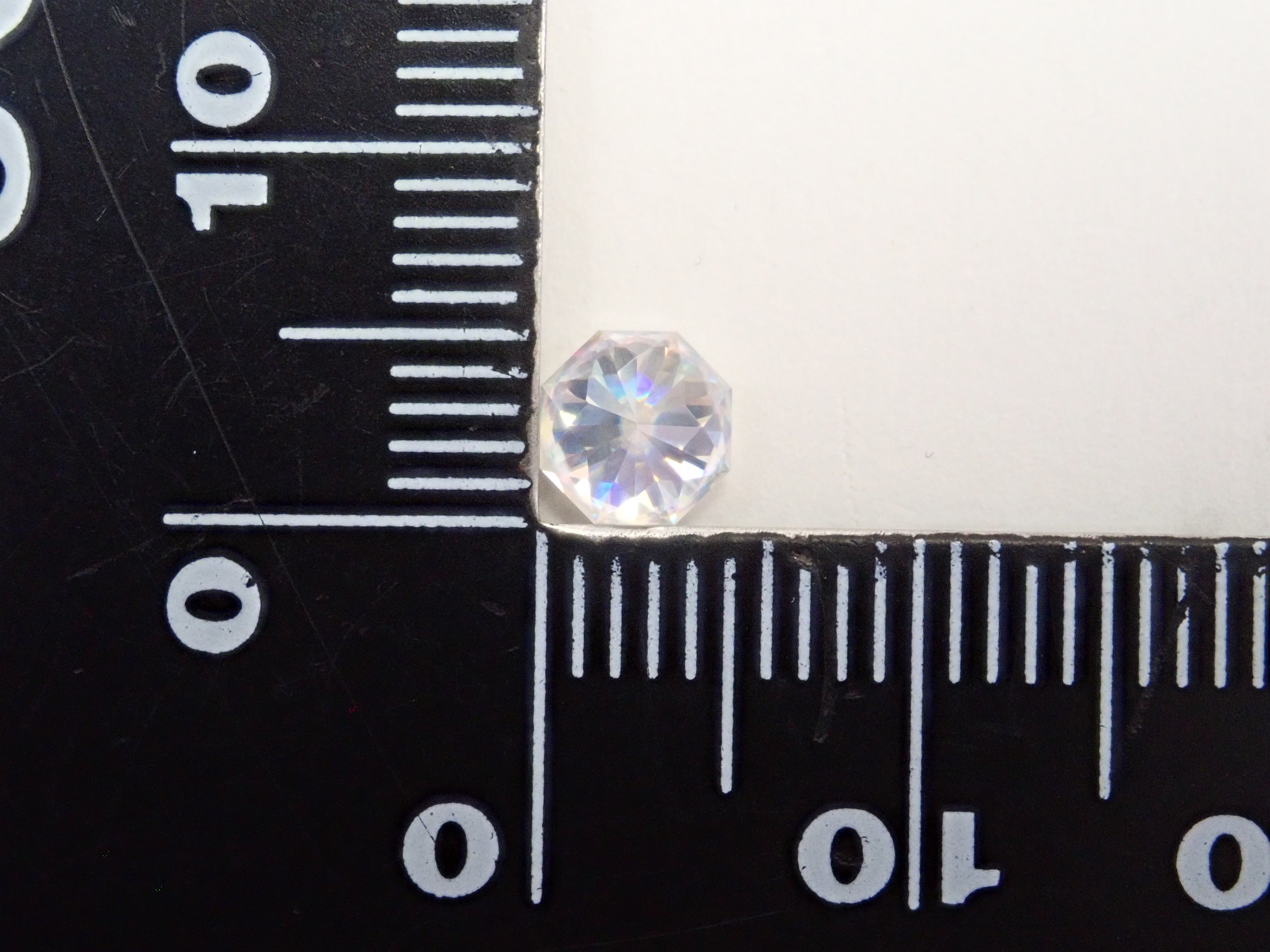 【12/15 22時販売】合成ルチル 5.1mm/0.893ctルース