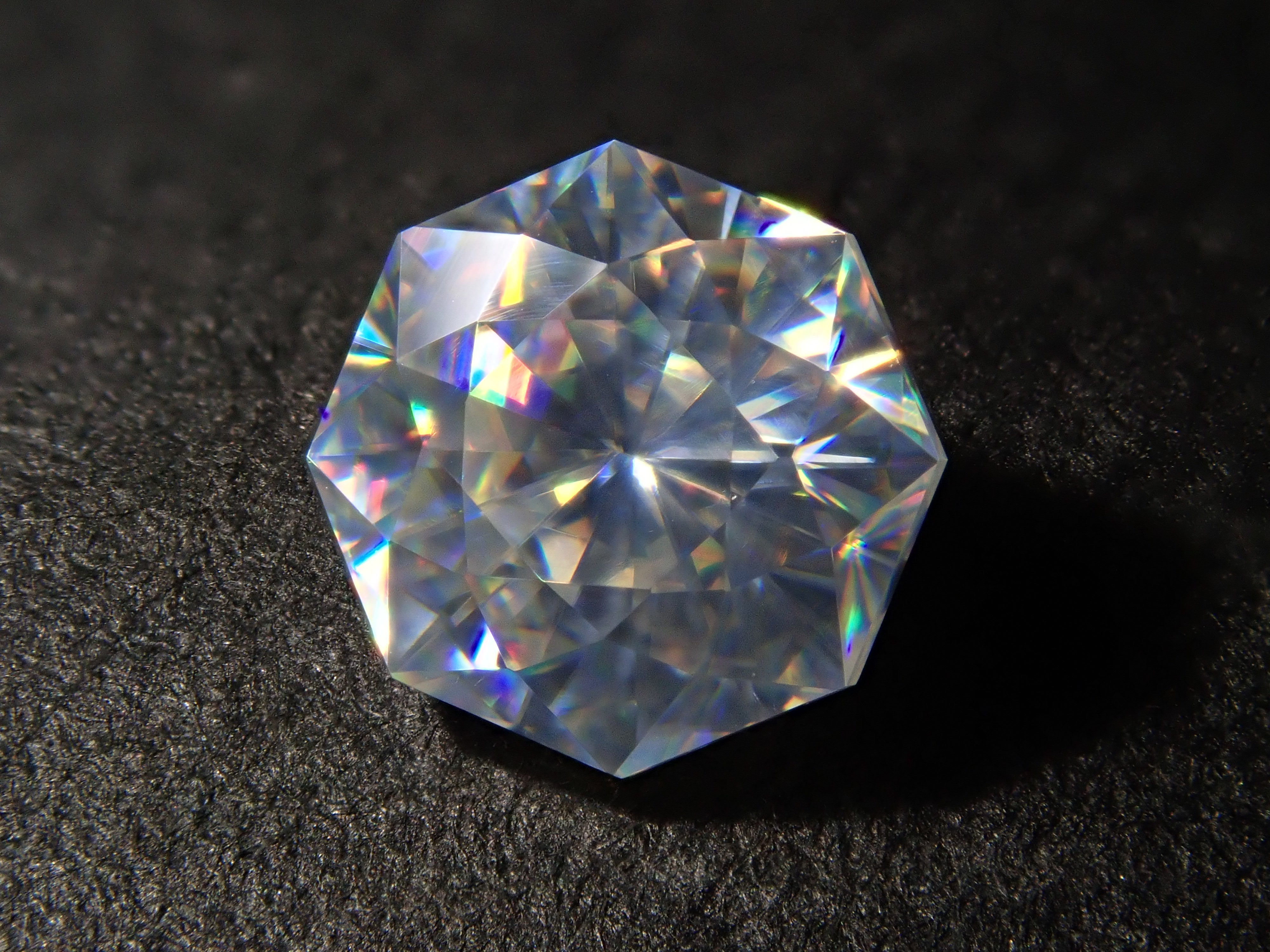 【12/15 22時販売】合成ルチル 5.1mm/0.893ctルース