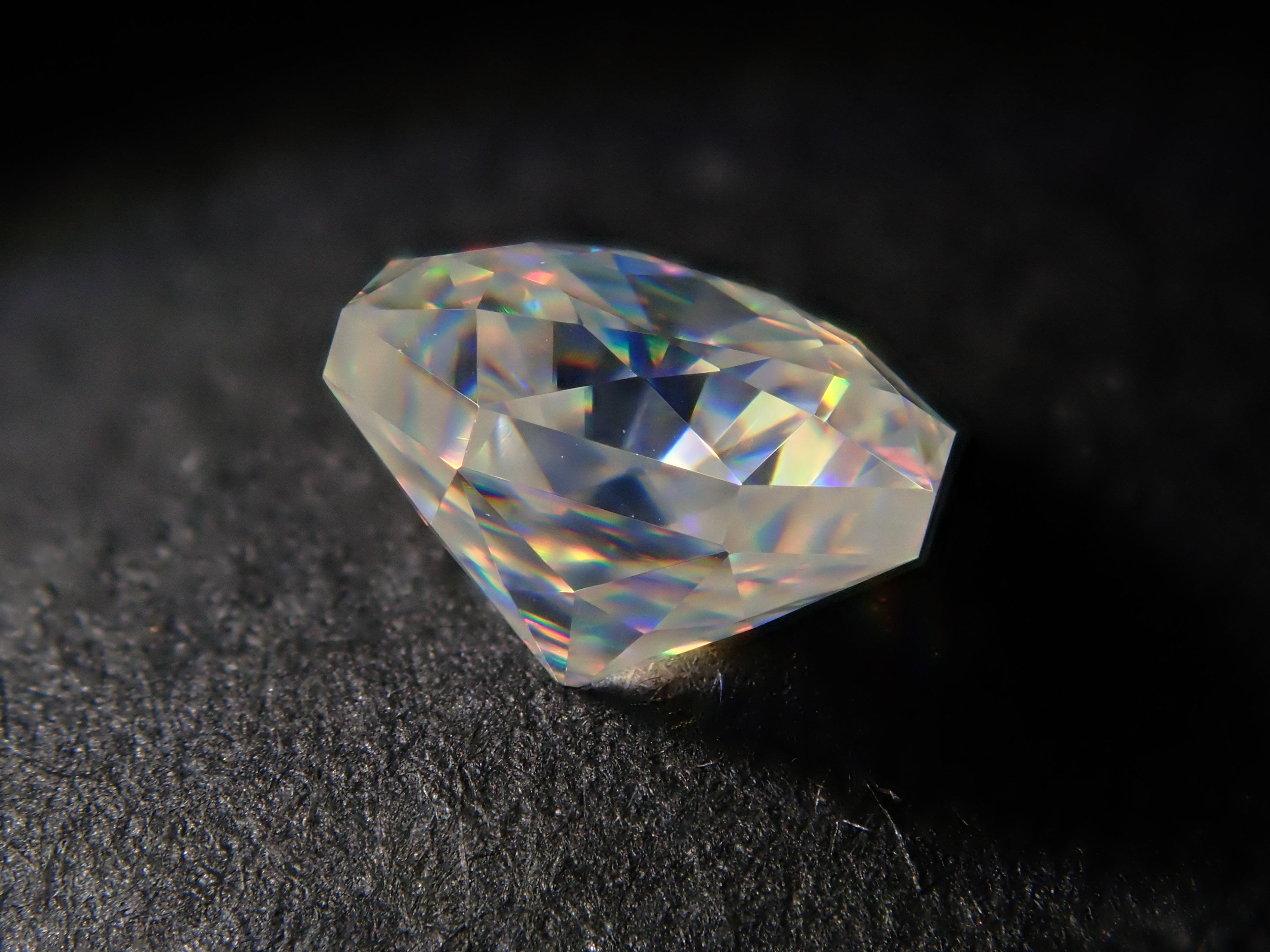 【12/15 22時販売】合成ルチル 5.1mm/0.893ctルース