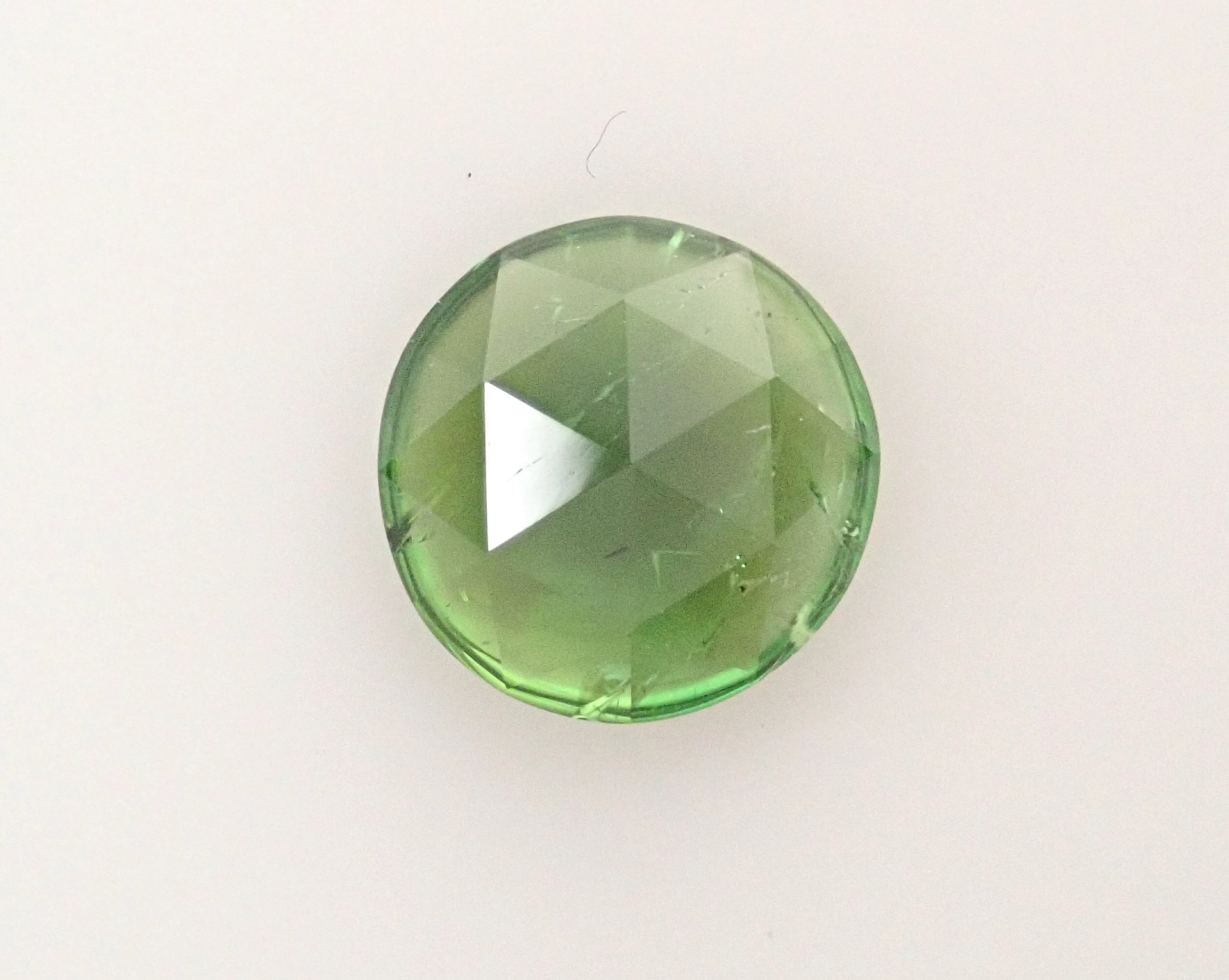 ブラジル産グリーントルマリン 5.0mm/0.401ctルース（ローズカット）