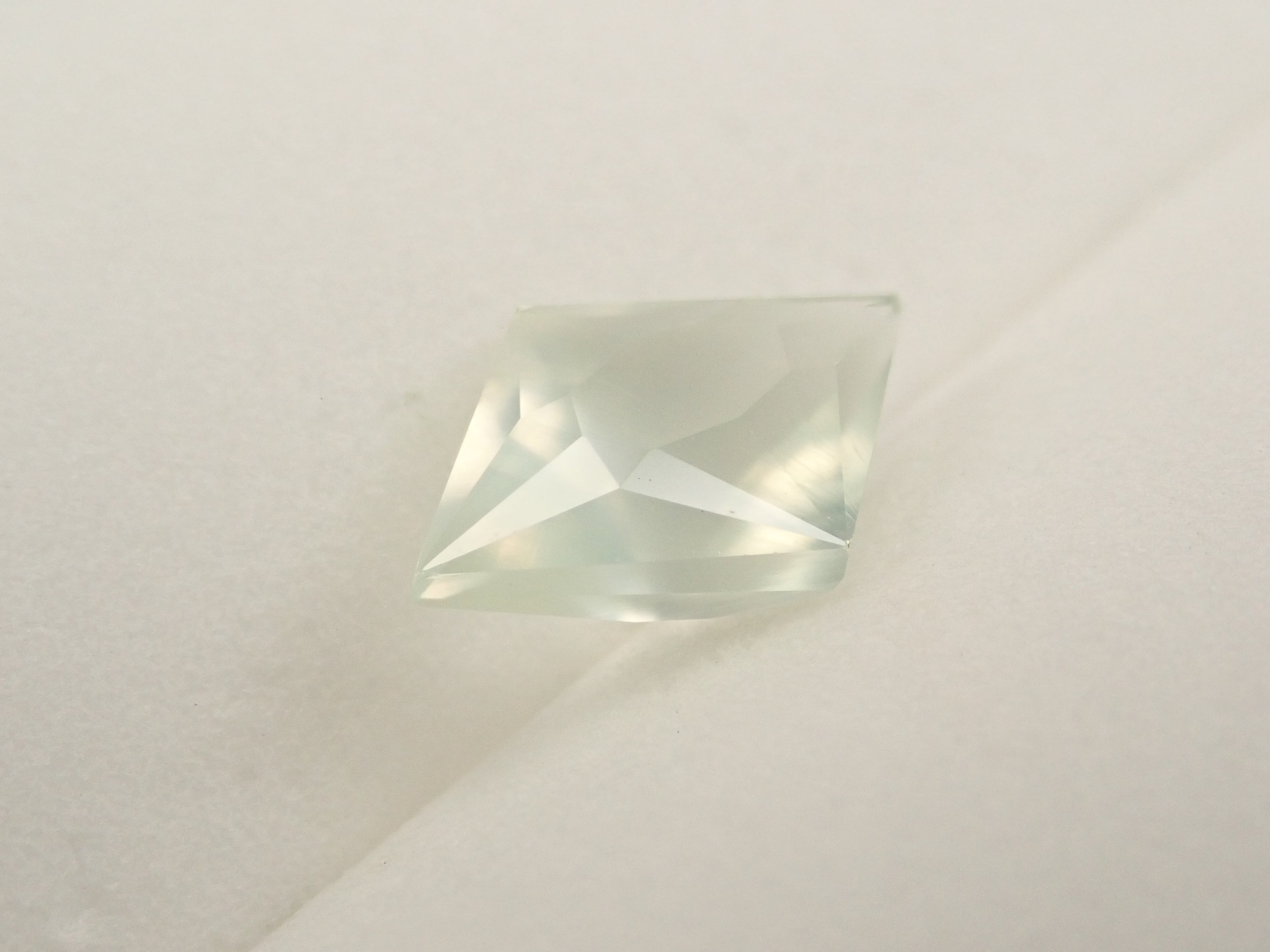 【11/18 22時販売】オーストラリア産プレーナイト 1.691ctルース