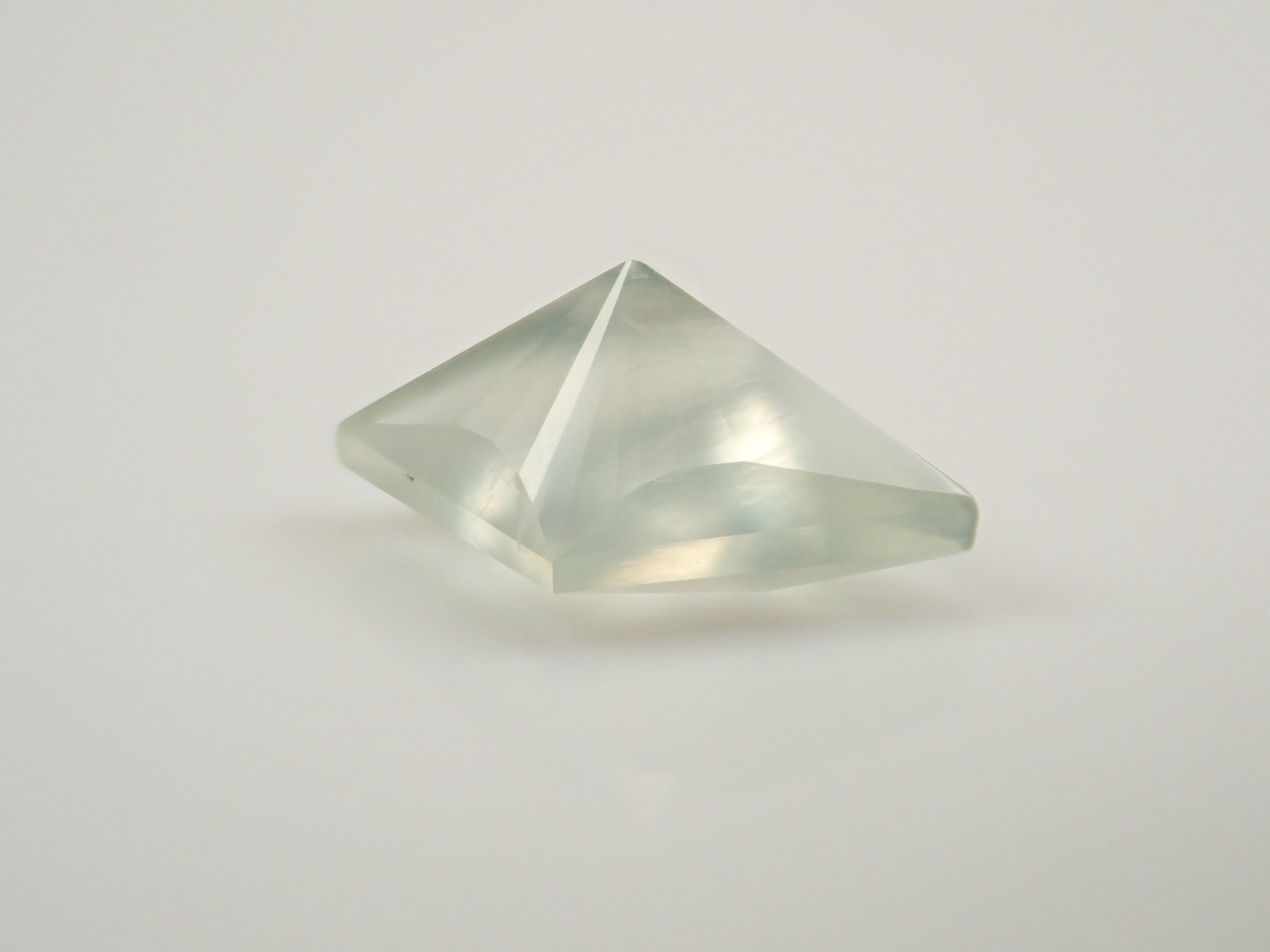 【11/18 22時販売】オーストラリア産プレーナイト 1.691ctルース