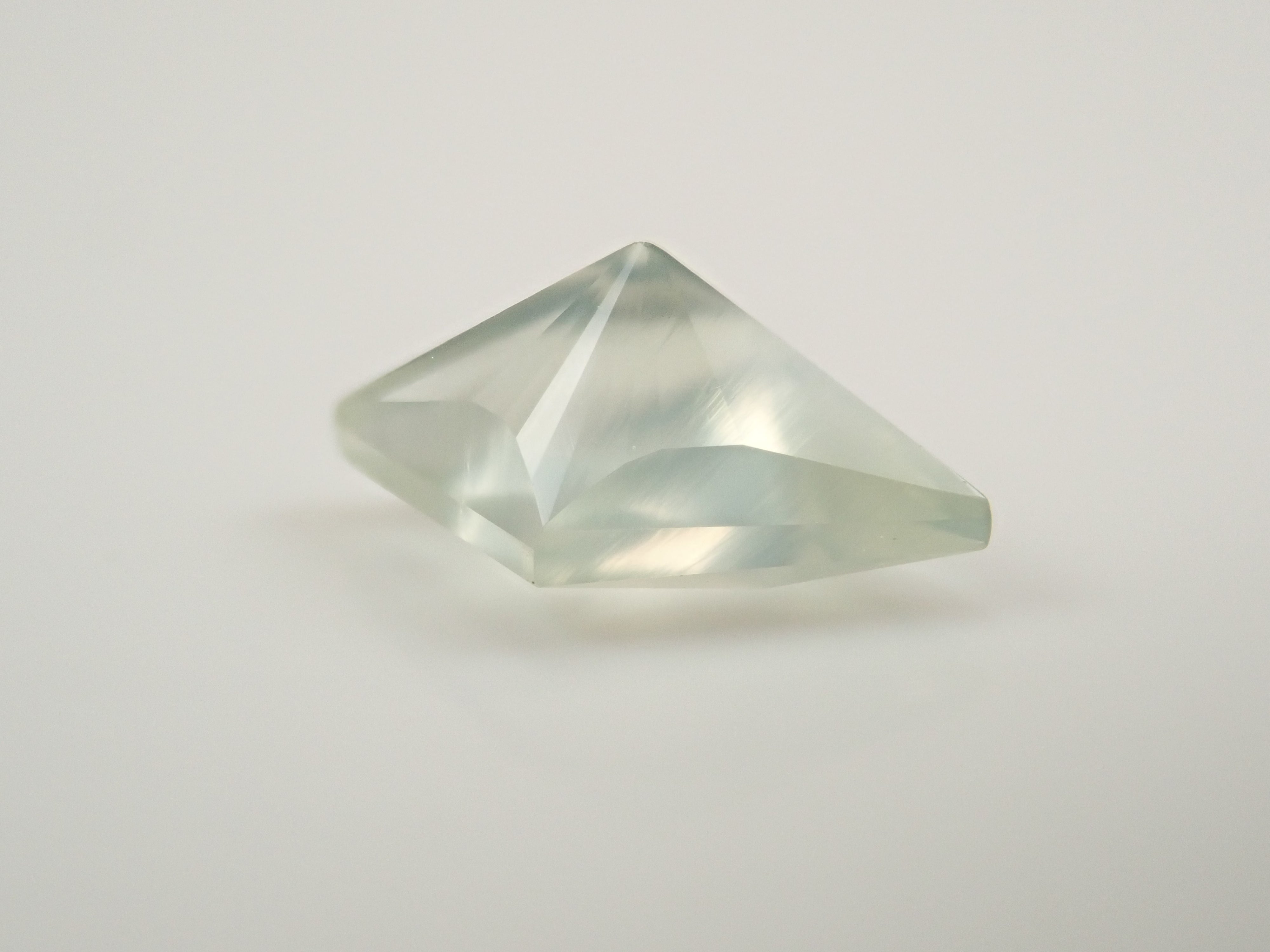 【11/18 22時販売】オーストラリア産プレーナイト 1.691ctルース