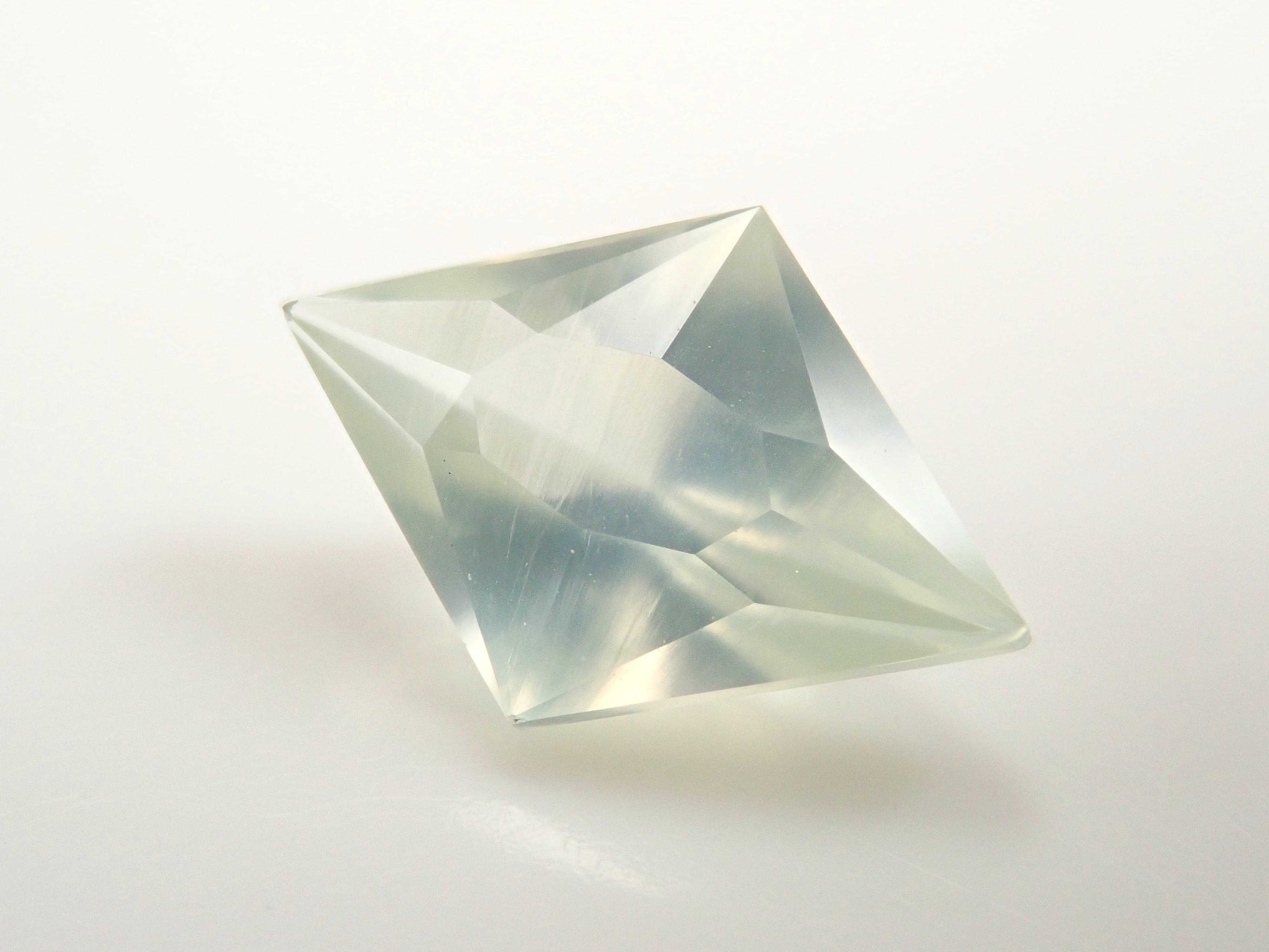 【11/18 22時販売】オーストラリア産プレーナイト 1.691ctルース