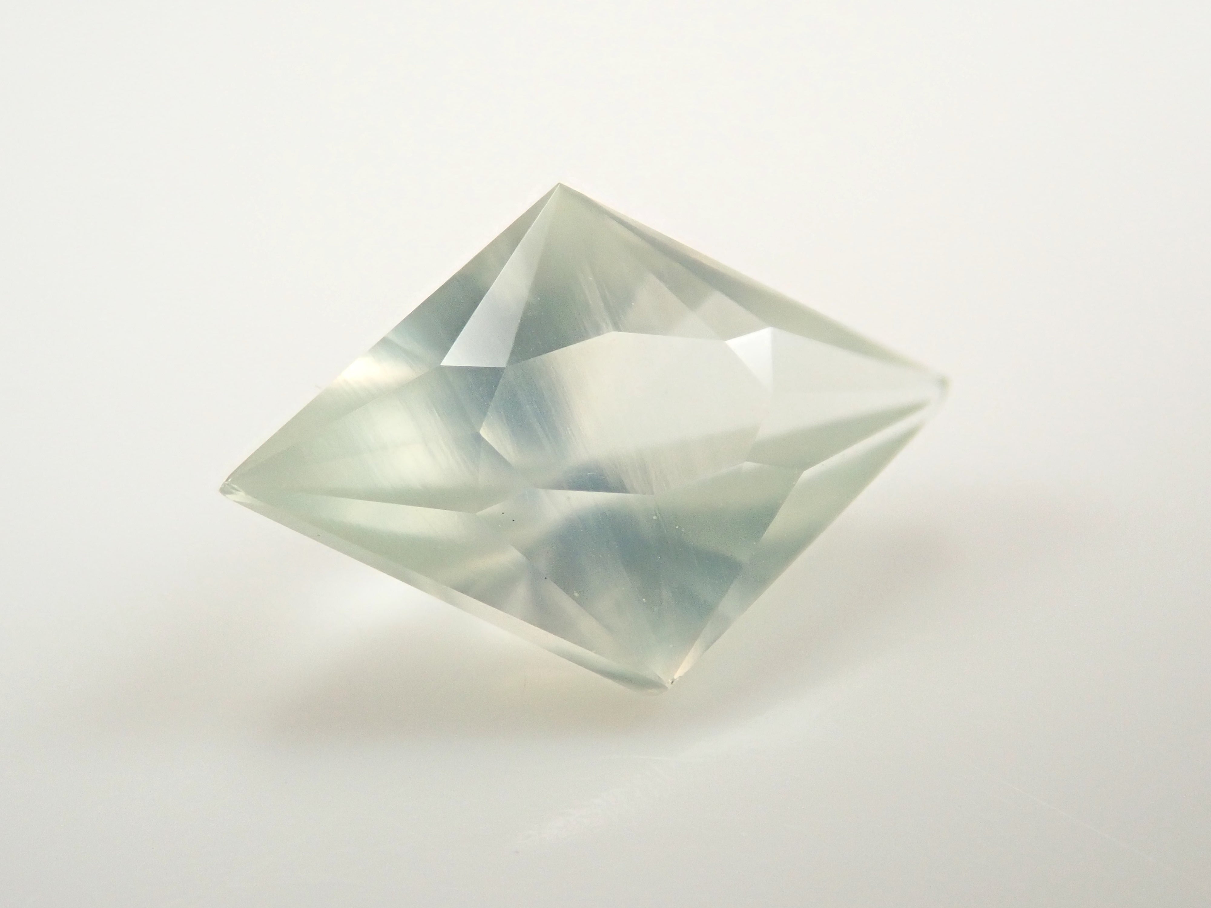 【11/18 22時販売】オーストラリア産プレーナイト 1.691ctルース