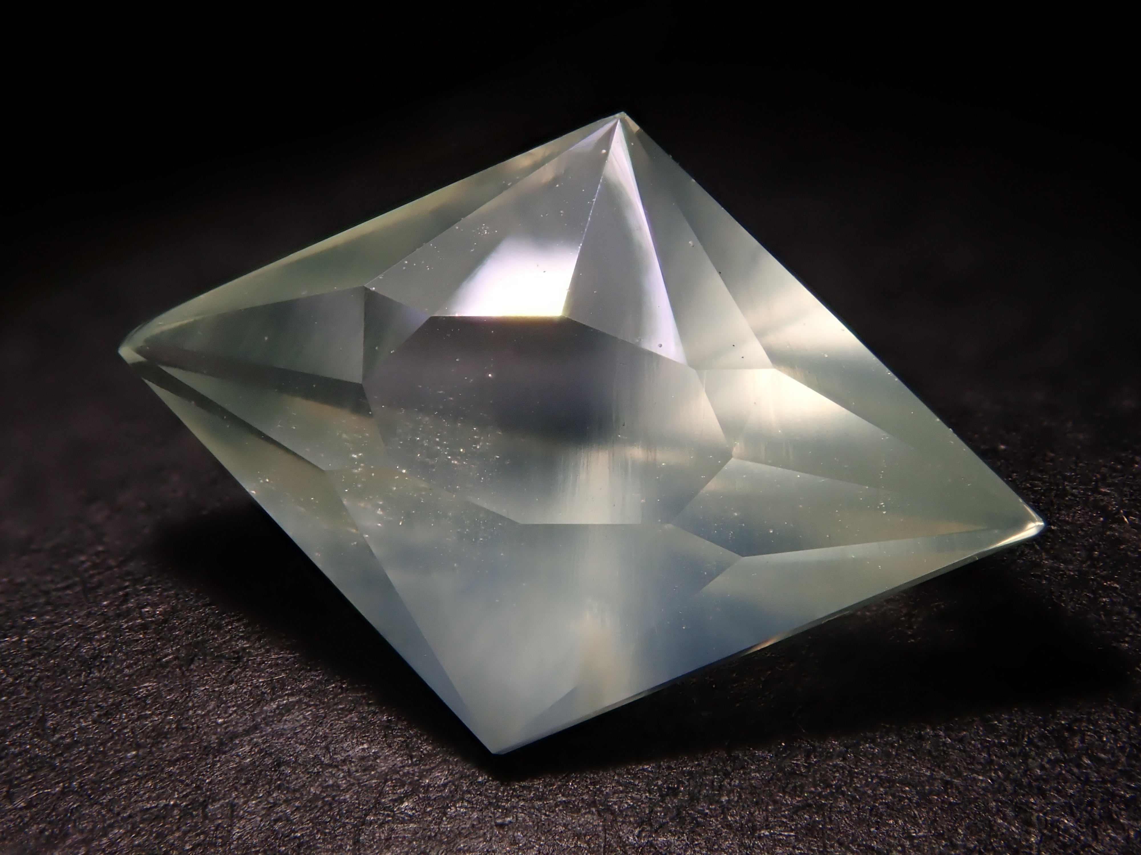 【11/18 22時販売】オーストラリア産プレーナイト 1.691ctルース