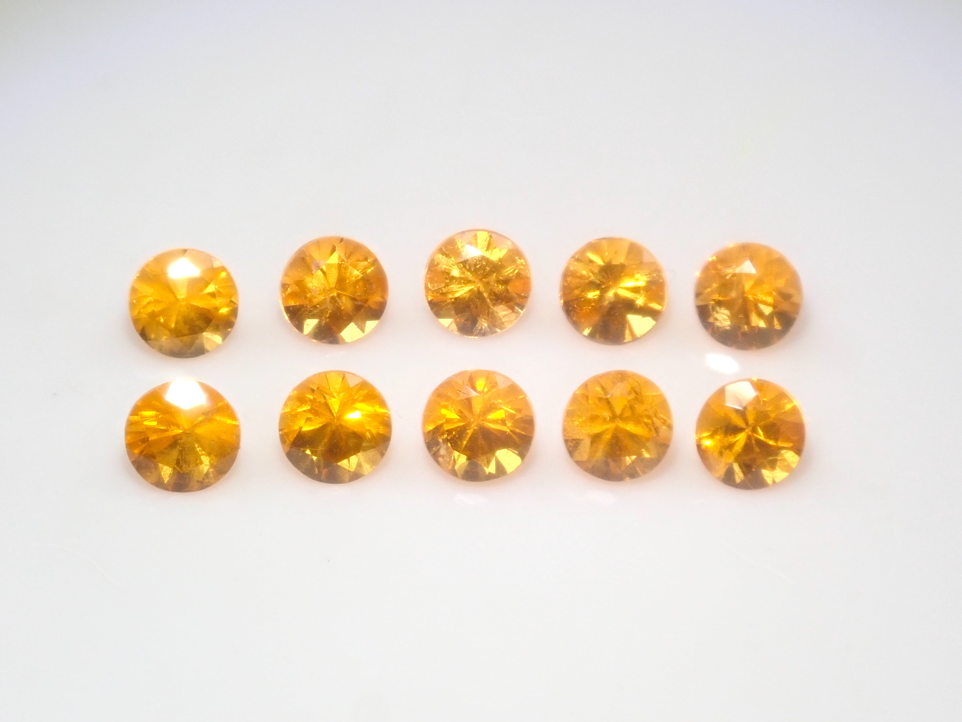 【11/16 22時販売】《限定32石》ナミビア産マンダリンガーネット1石ルース（ラウンドカット,2.5mm）《複数購入割引有》