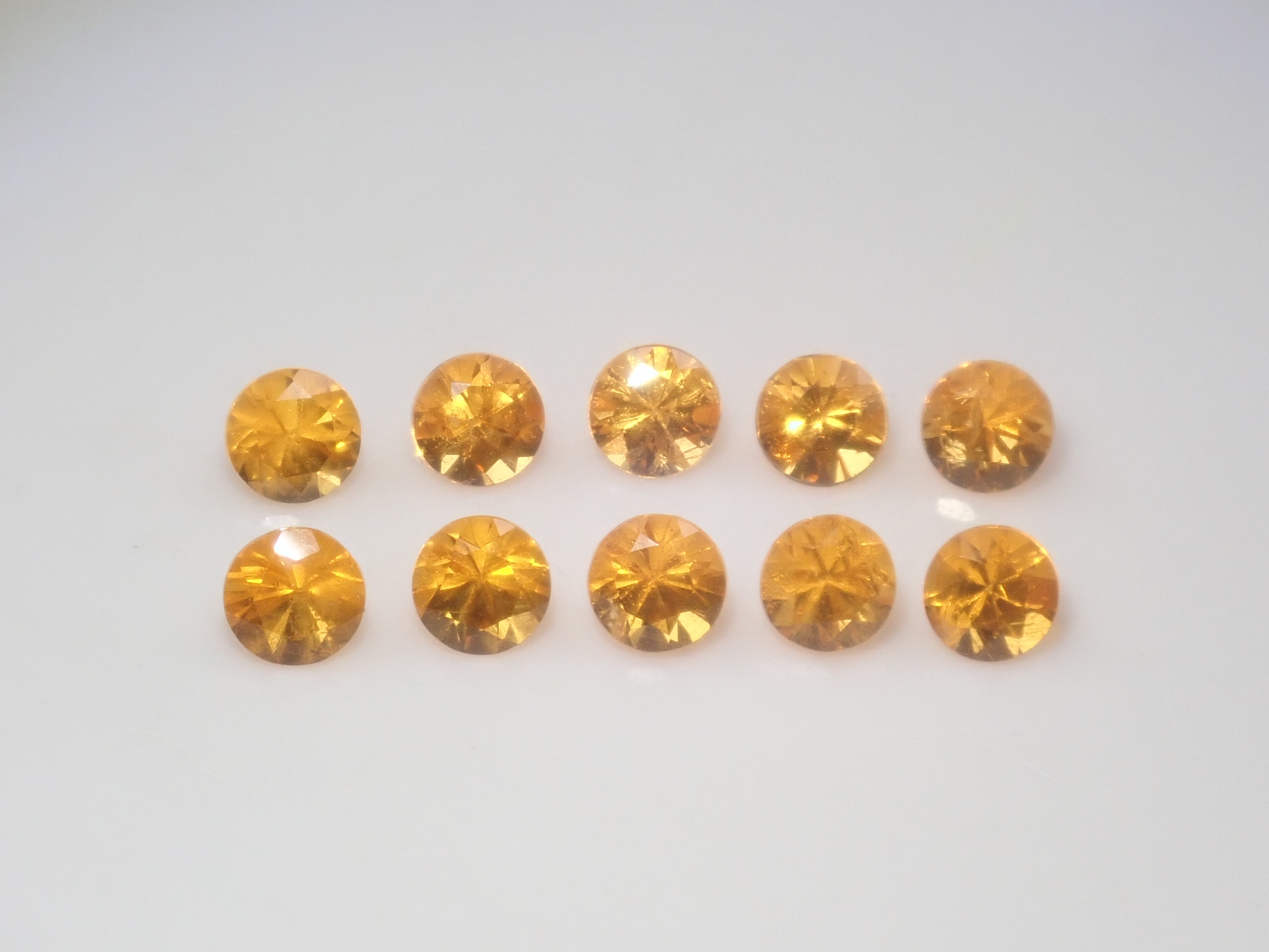 【11/16 22時販売】《限定32石》ナミビア産マンダリンガーネット1石ルース（ラウンドカット,2.5mm）《複数購入割引有》