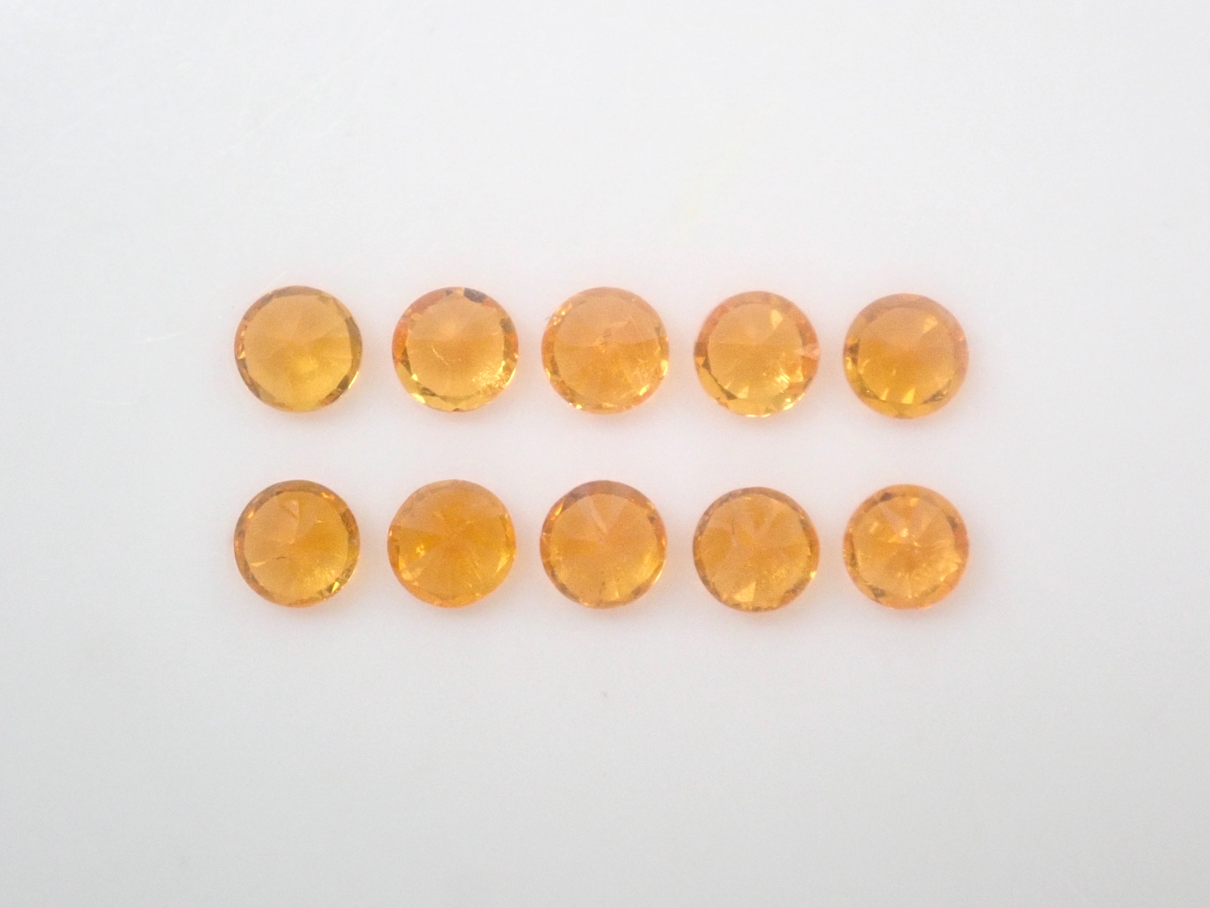 【11/16 22時販売】《限定32石》ナミビア産マンダリンガーネット1石ルース（ラウンドカット,2.5mm）《複数購入割引有》