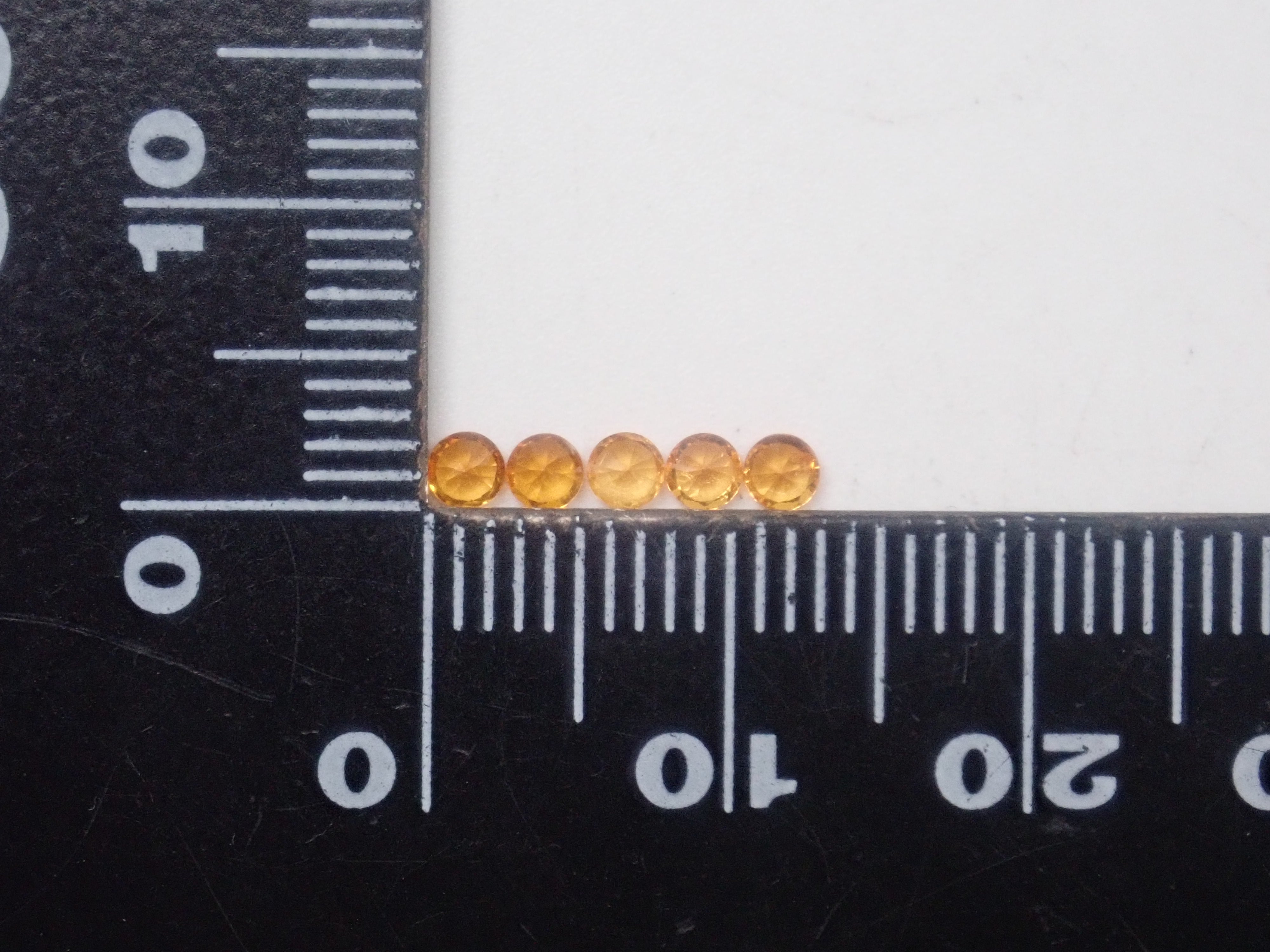 【11/16 22時販売】《限定32石》ナミビア産マンダリンガーネット1石ルース（ラウンドカット,2.5mm）《複数購入割引有》