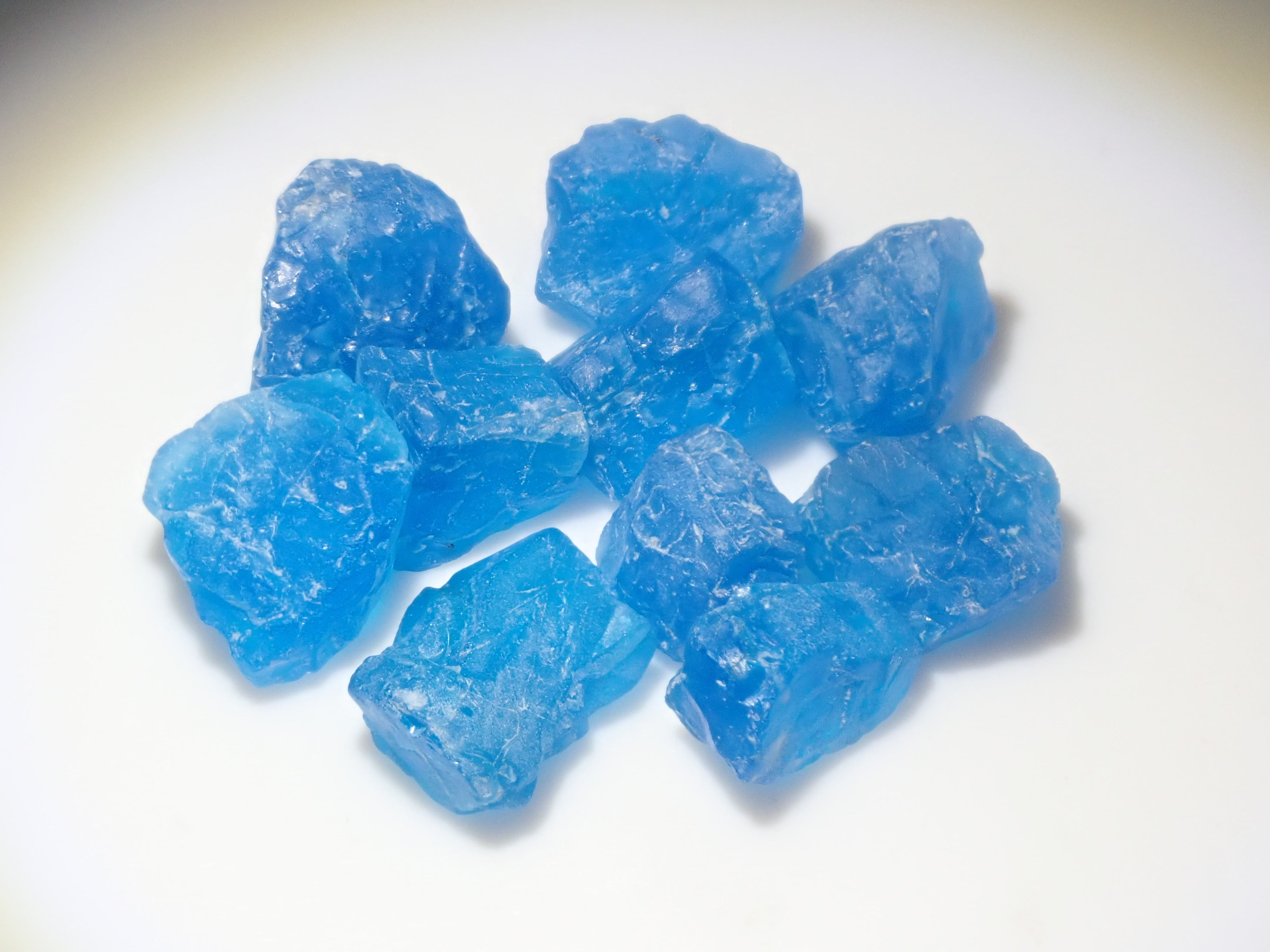 【11/15 22時販売】《数量限定》マダガスカル産ネオンブルーアパタイト1石原石（平均2.2ct）《複数購入割引有》