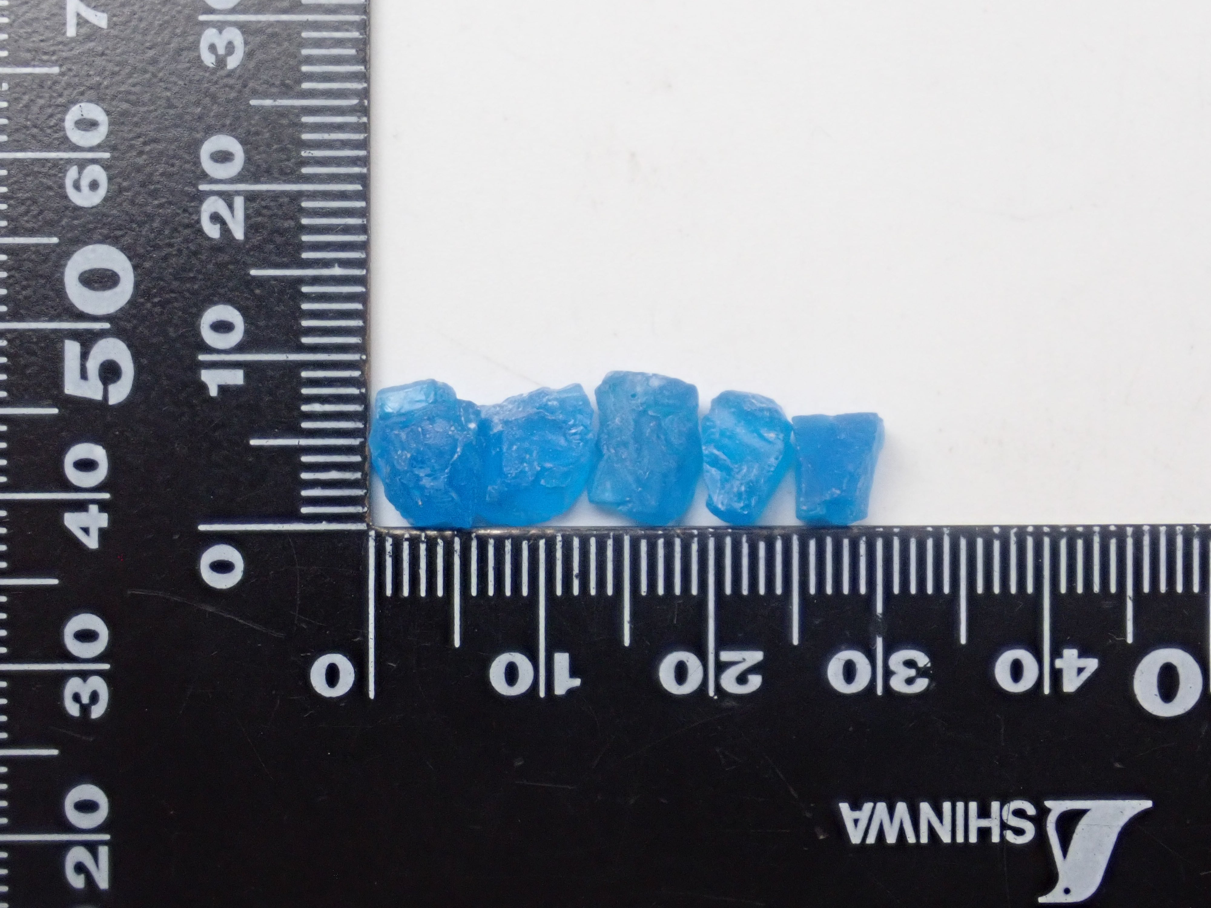 【11/15 22時販売】《数量限定》マダガスカル産ネオンブルーアパタイト1石原石（平均2.2ct）《複数購入割引有》