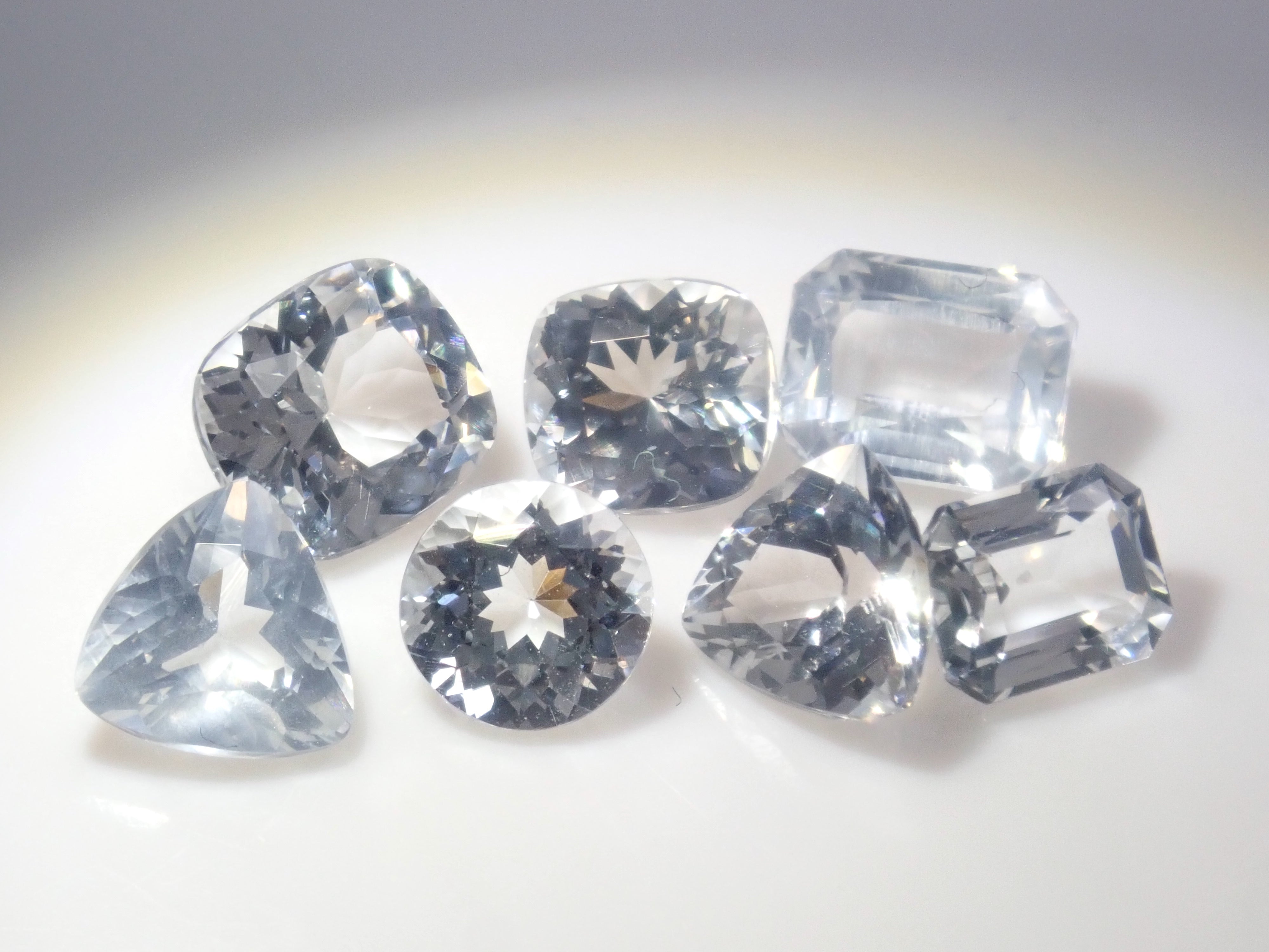 【11/15 22時販売】《限定7石》マダガスカル産カラーレスアパタイト1石ルース（全石鑑別書付き,平均0.60ct）《複数購入割引有》