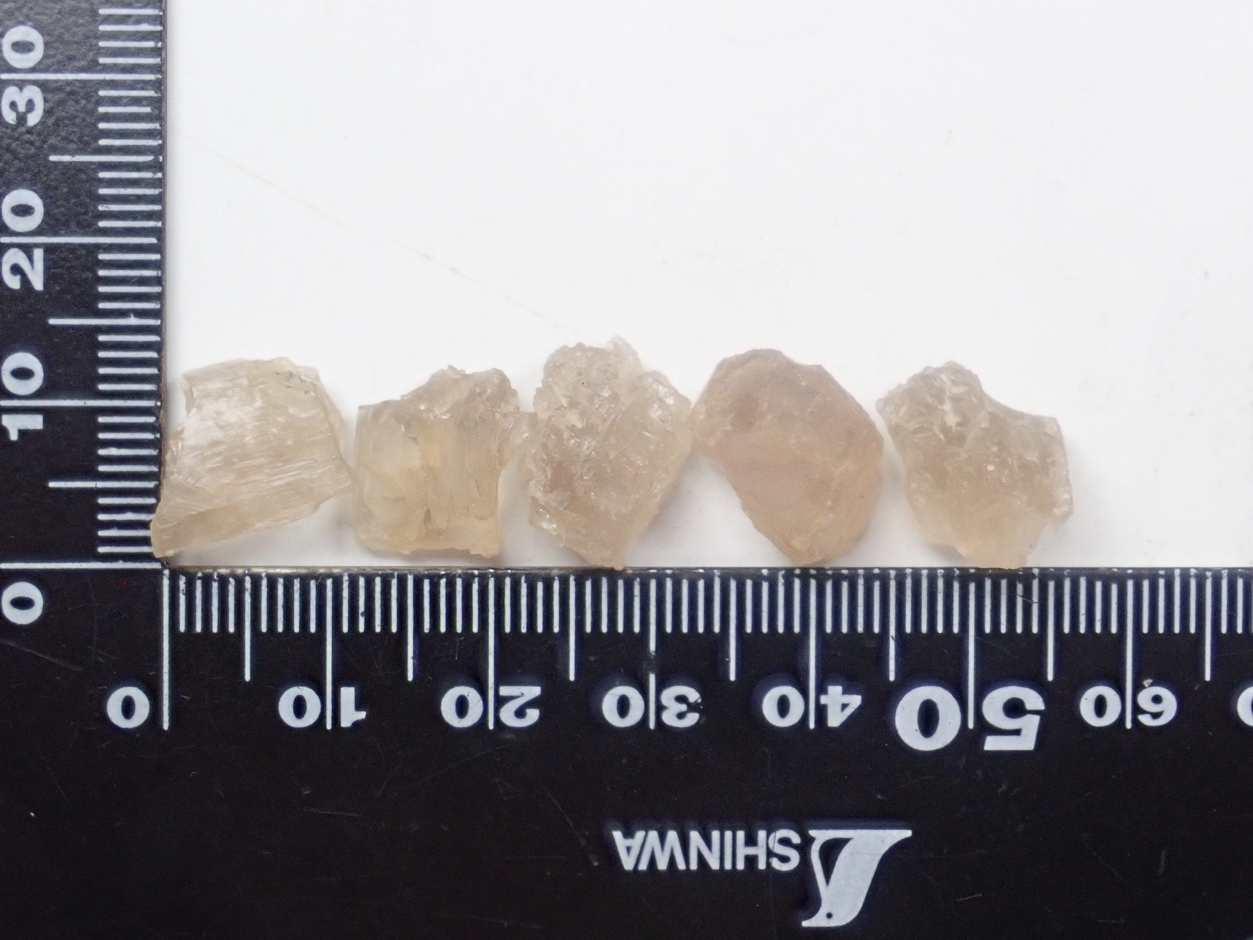 ミャンマー産ペタライト1石原石（平均6.0ct）《複数購入割引有》