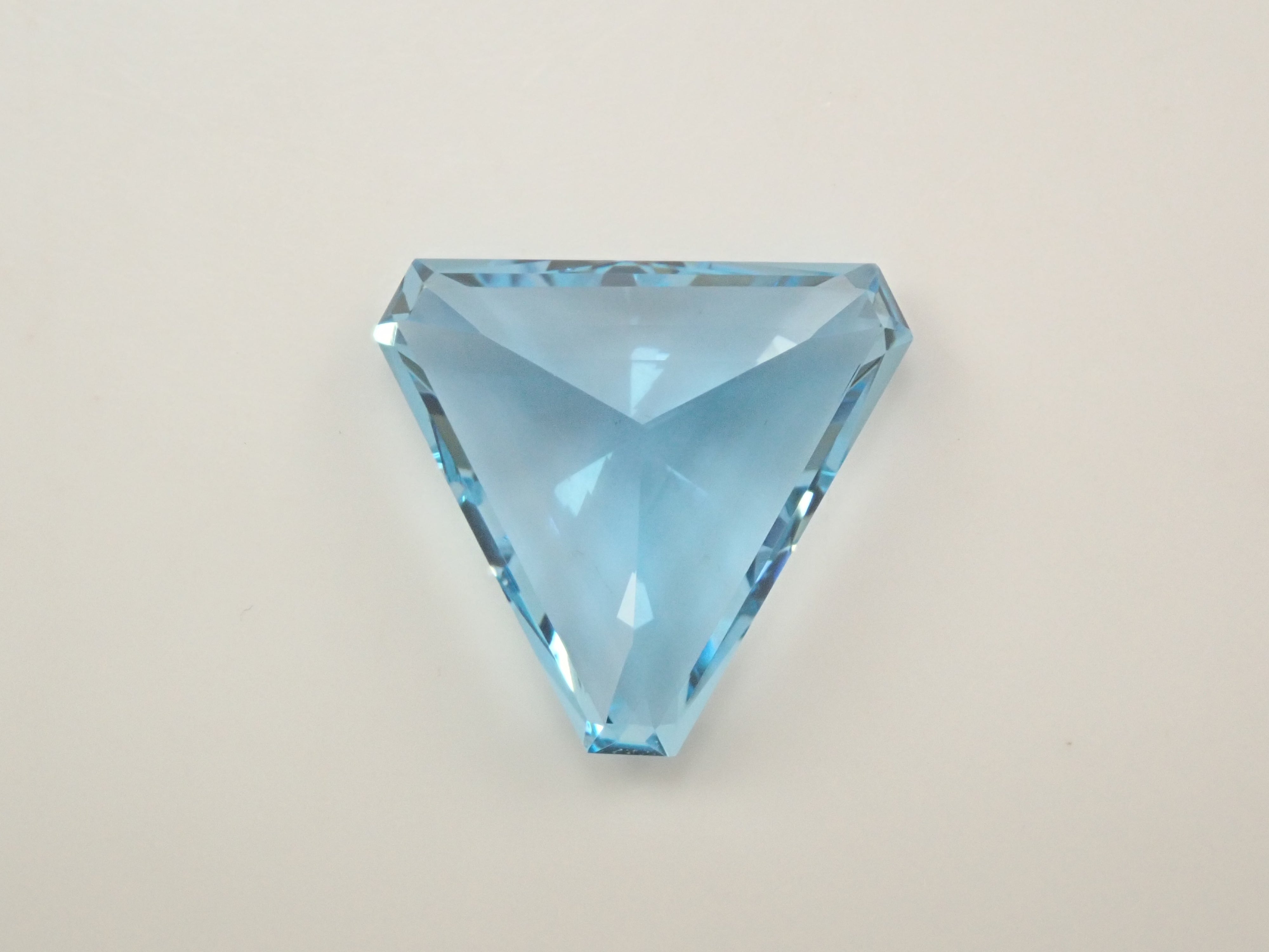 【11/27 22時販売】ブラジル産スイスブルートパーズ 13.287ctルース