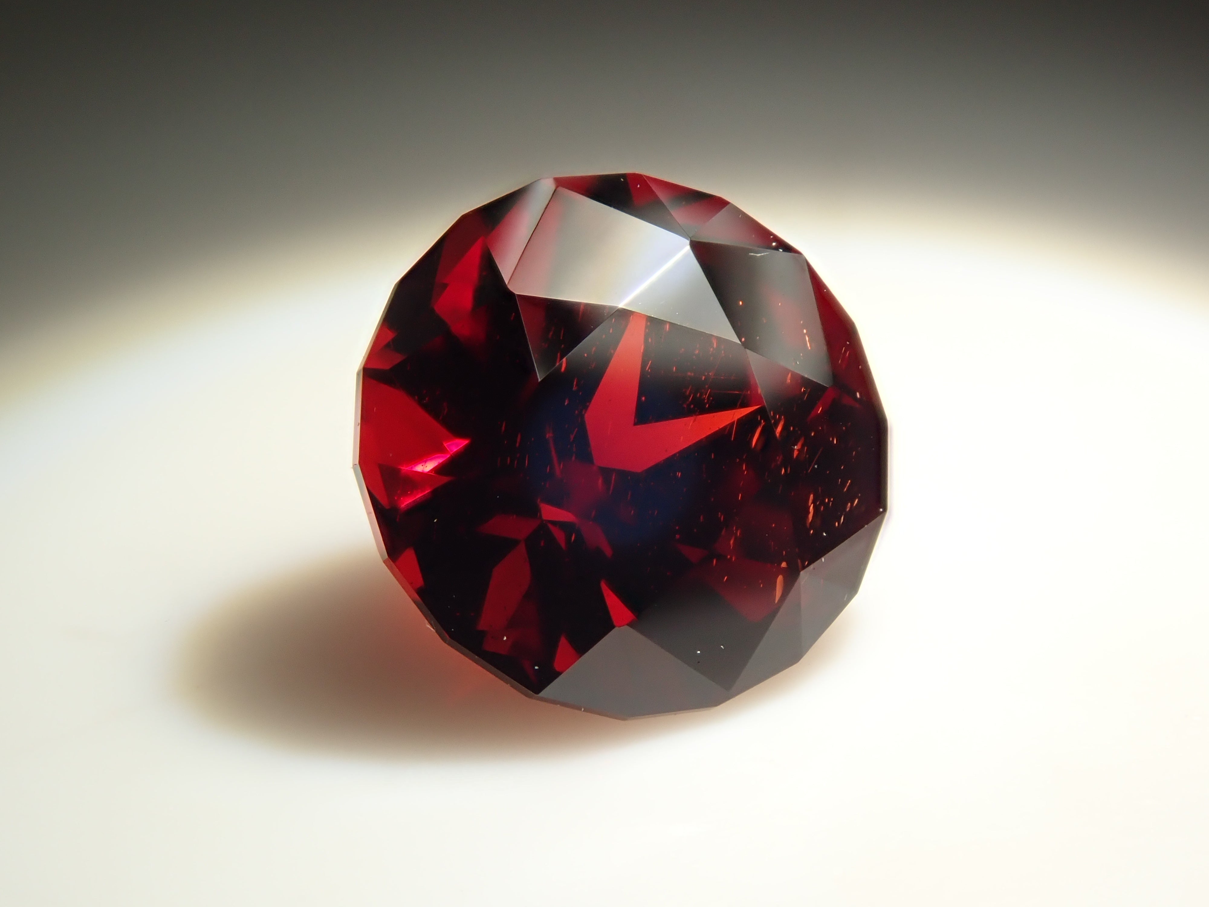 【12/15 22時販売】タンザニア産アルマンディンガーネット 6.4mm/1.271ctルース