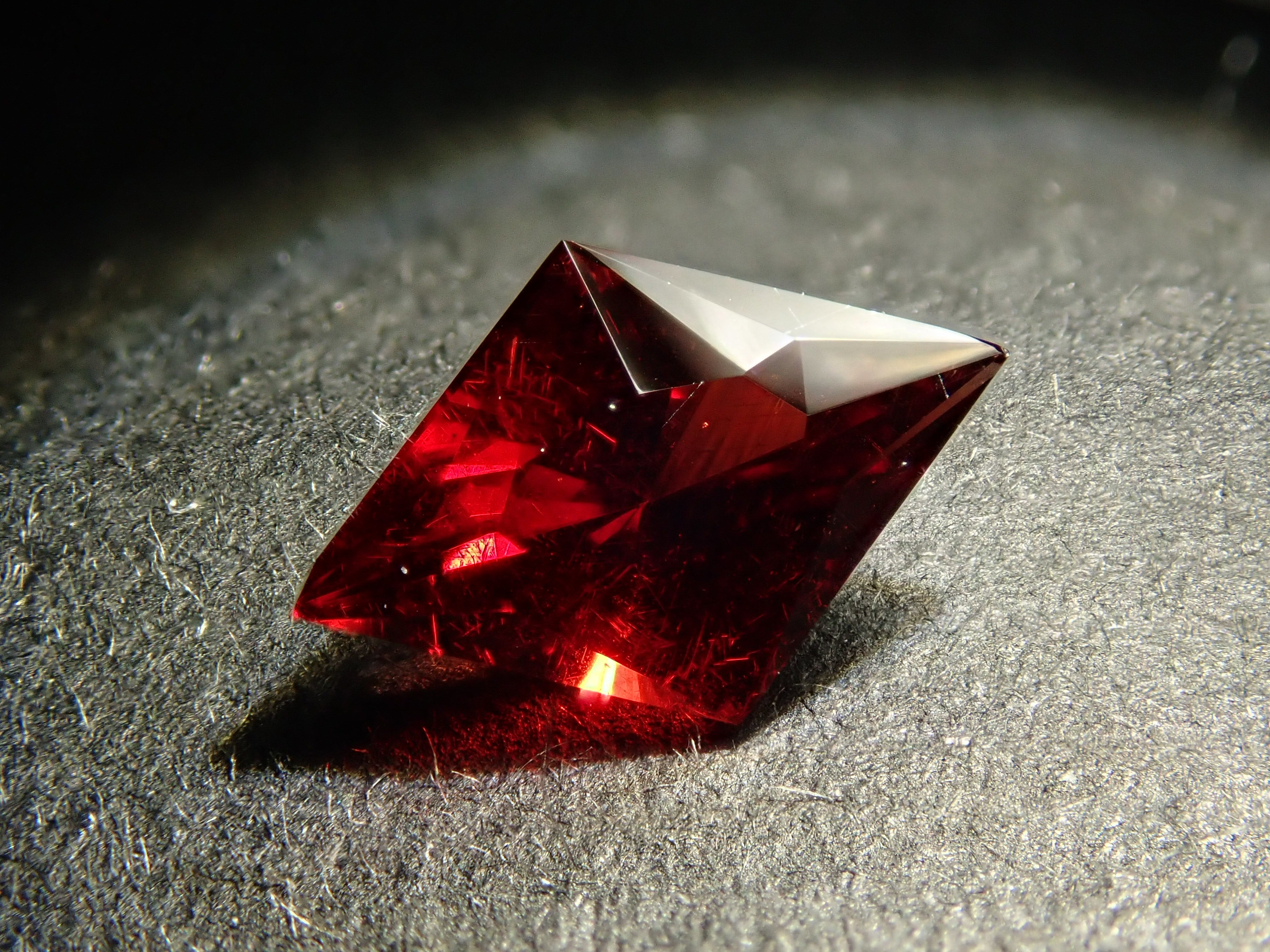 [12561384] Tanzanian Almandine Garnet 0.656ct Loose Stone