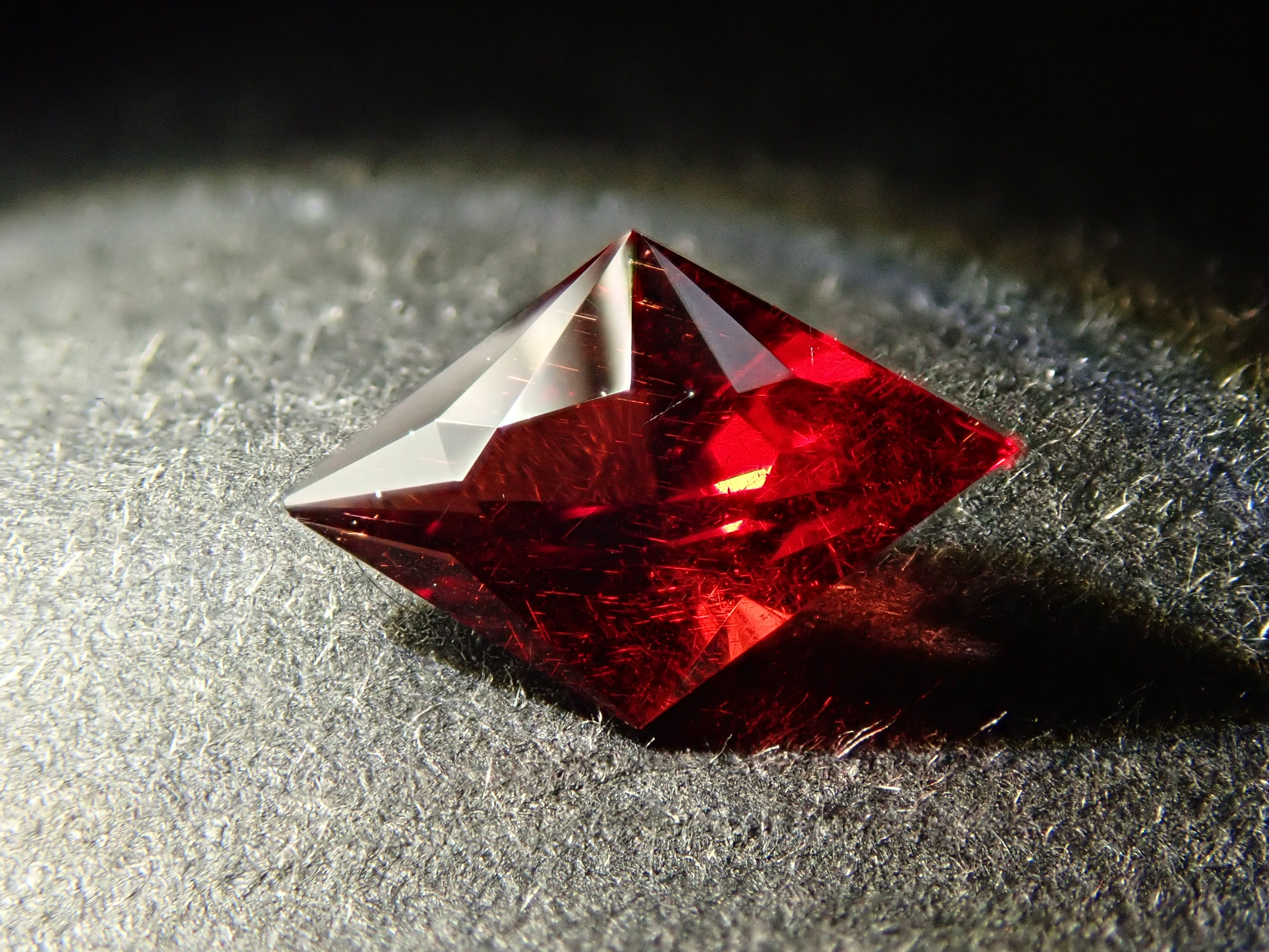 [12561384] Tanzanian Almandine Garnet 0.656ct Loose Stone