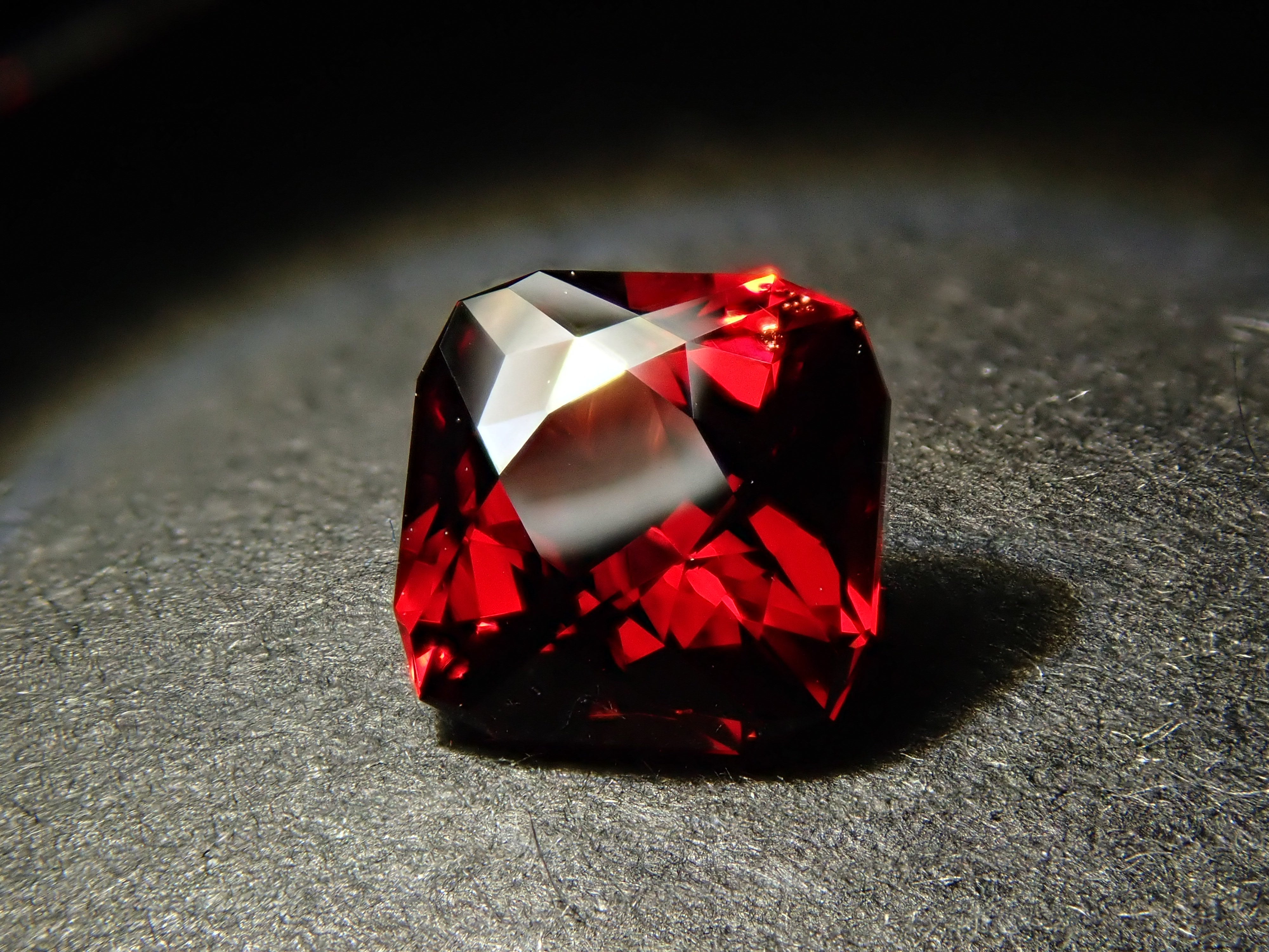 [12561385] Tanzanian Almandine Garnet 0.885ct Loose Stone