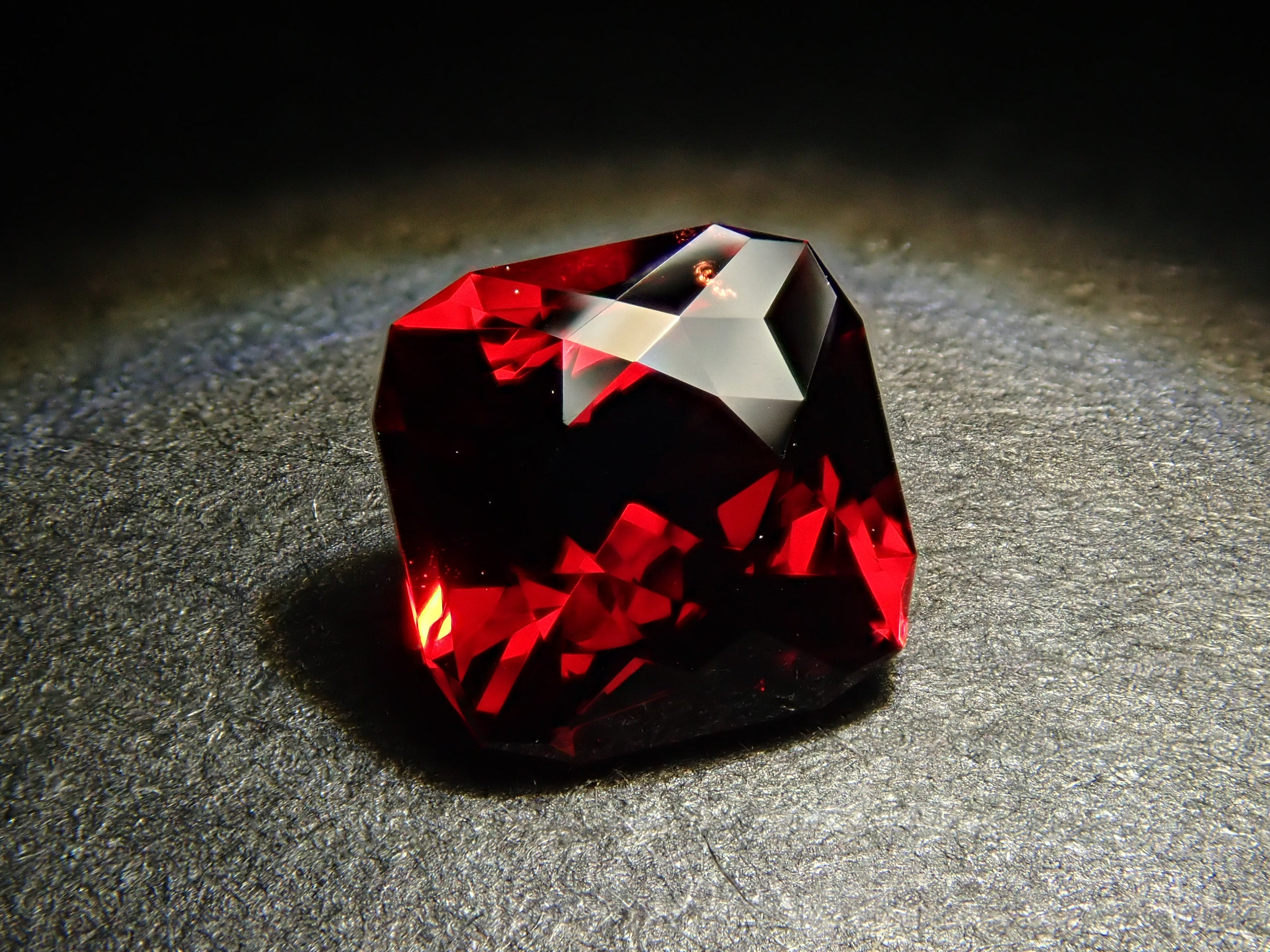 [12561385] Tanzanian Almandine Garnet 0.885ct Loose Stone