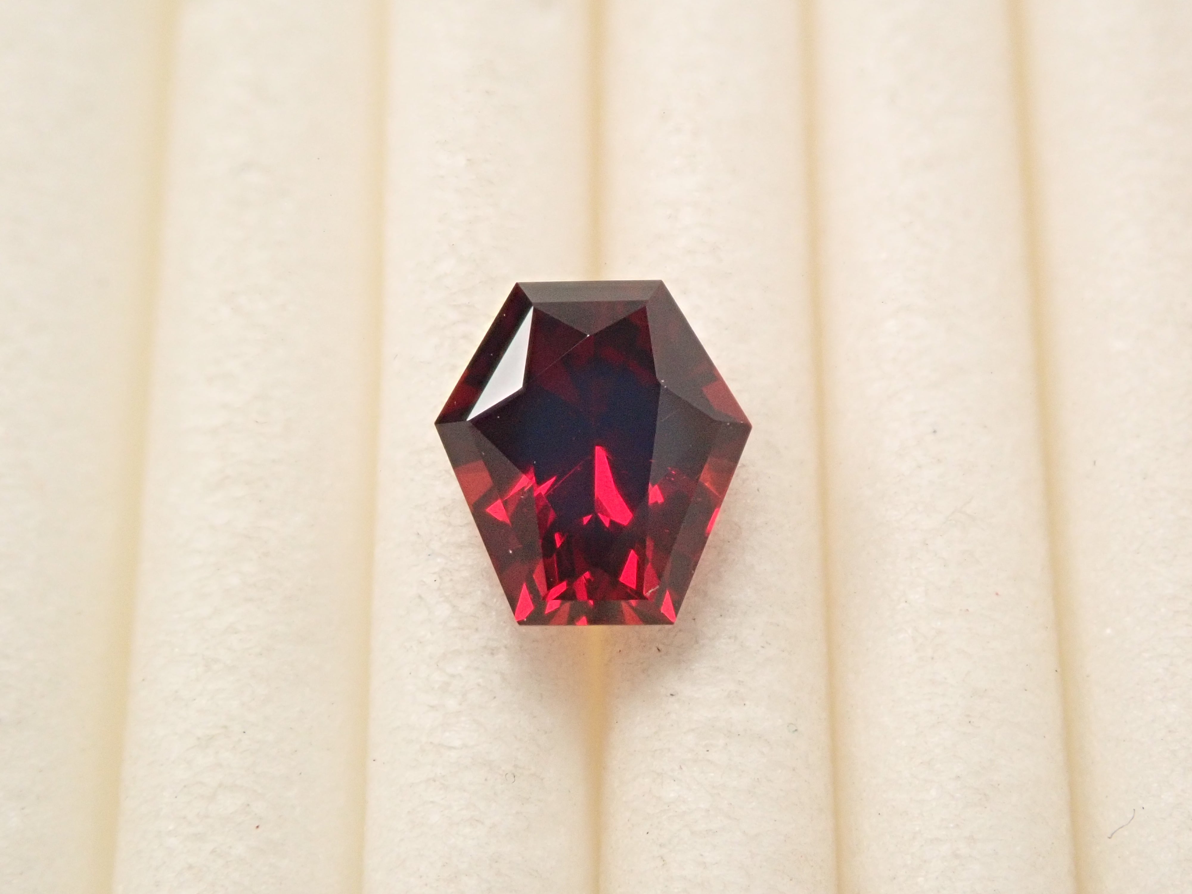 [12561386] Tanzanian Almandine Garnet 0.993ct Loose Stone
