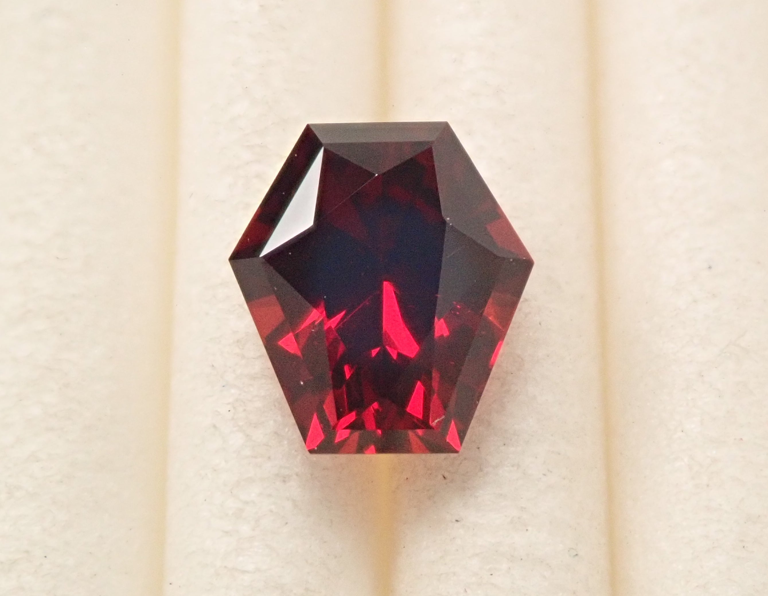 [12561386] Tanzanian Almandine Garnet 0.993ct Loose Stone