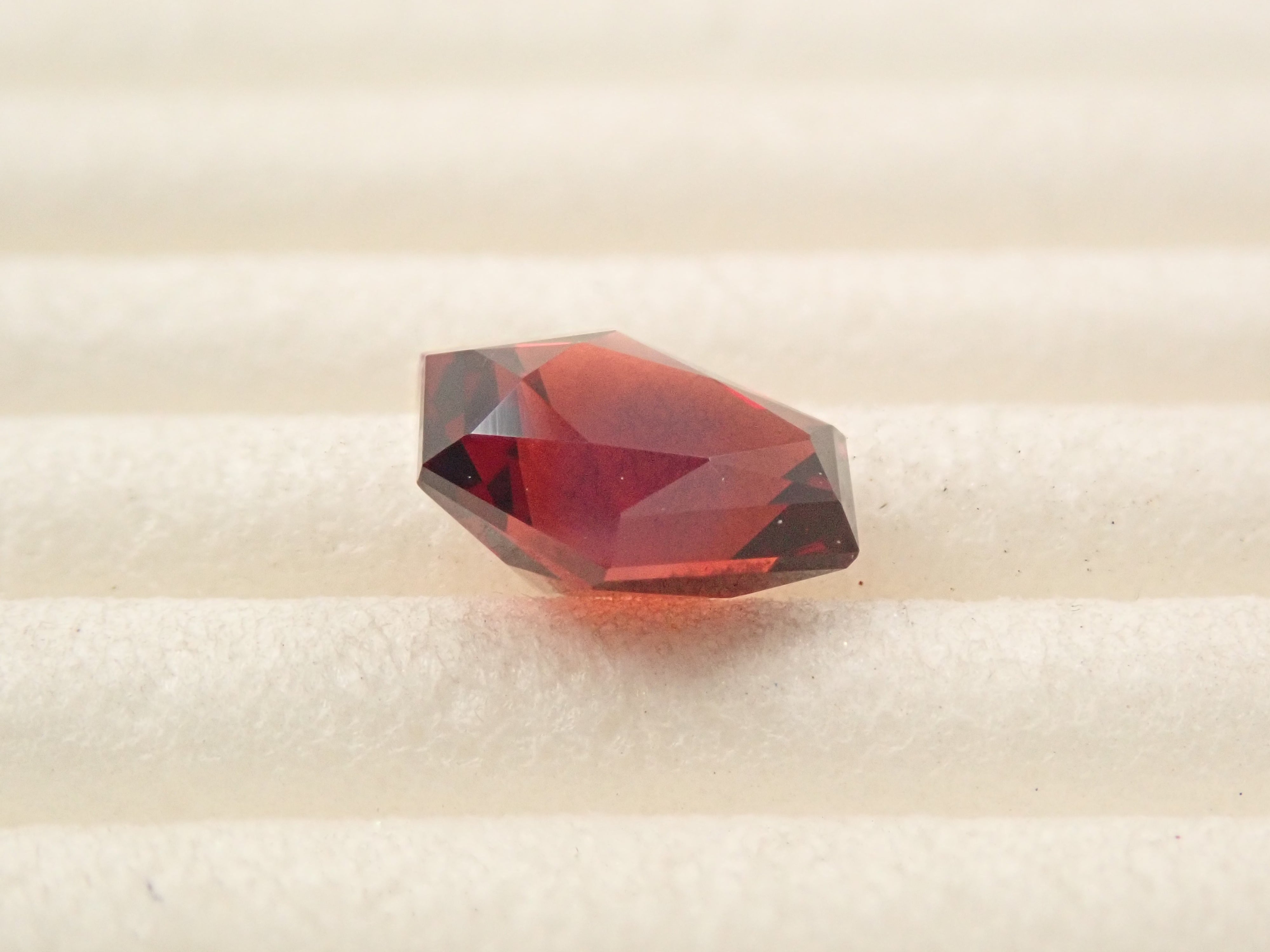 [12561386] Tanzanian Almandine Garnet 0.993ct Loose Stone