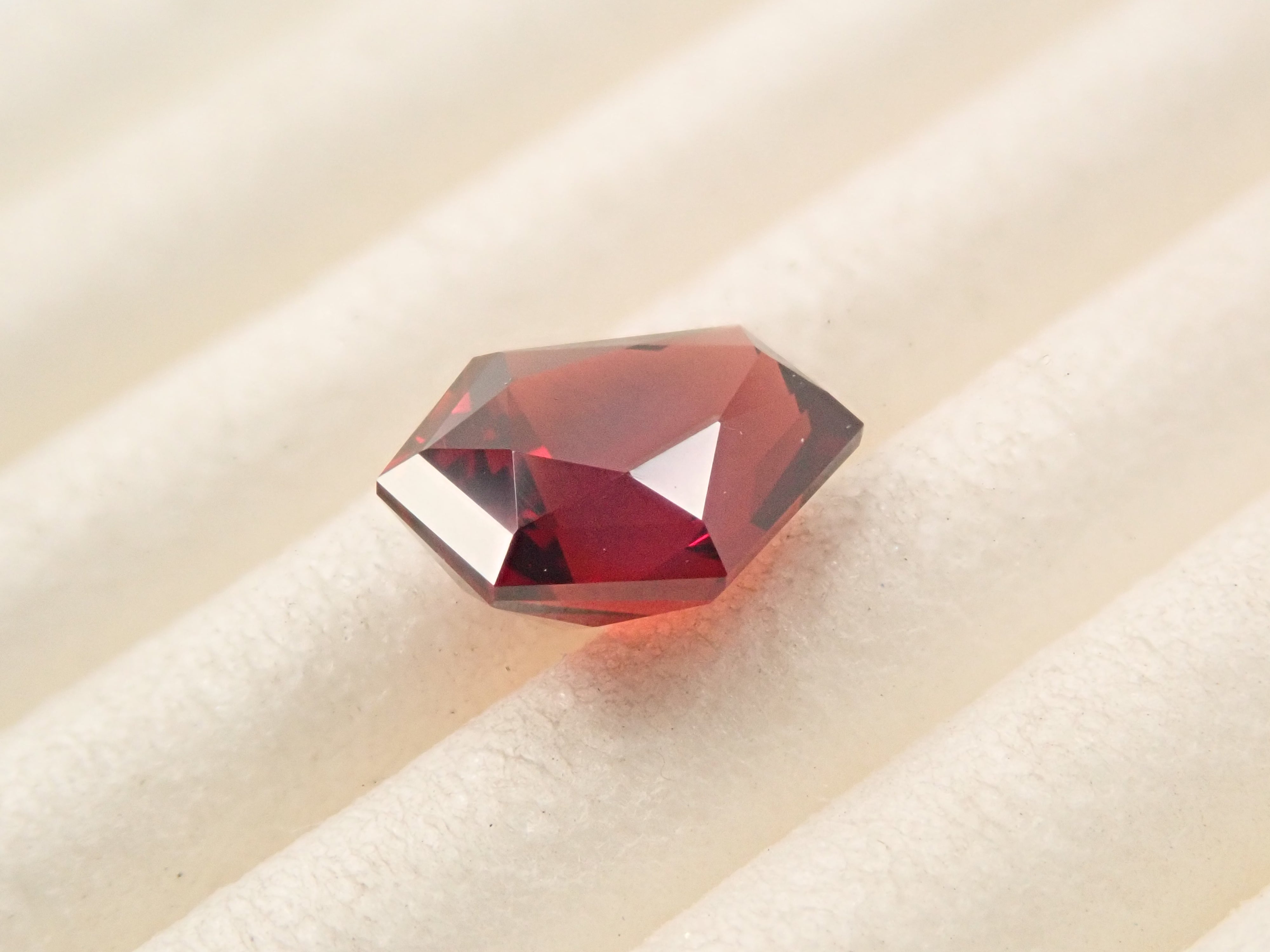 [12561386] Tanzanian Almandine Garnet 0.993ct Loose Stone
