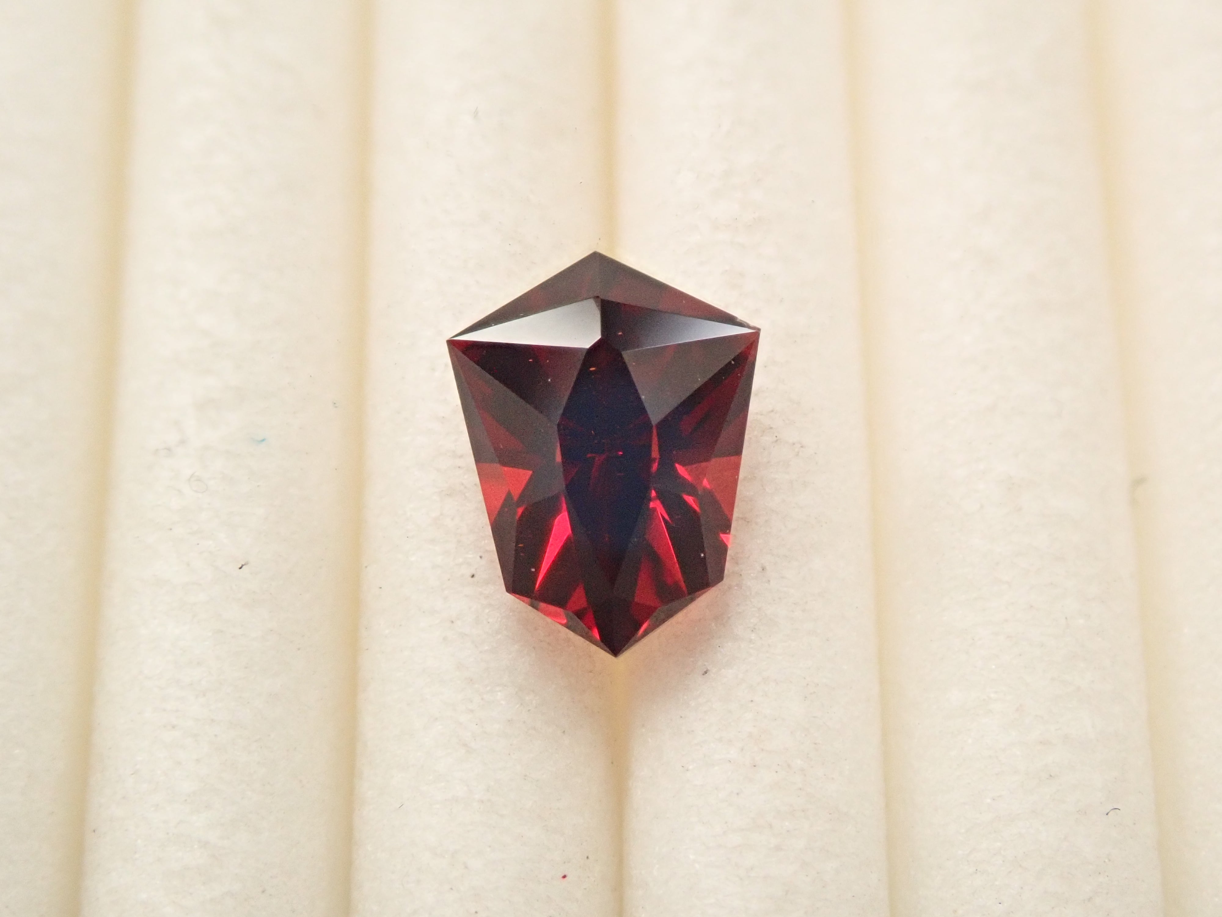 [12561387] Tanzanian Almandine Garnet 0.750ct Loose Stone