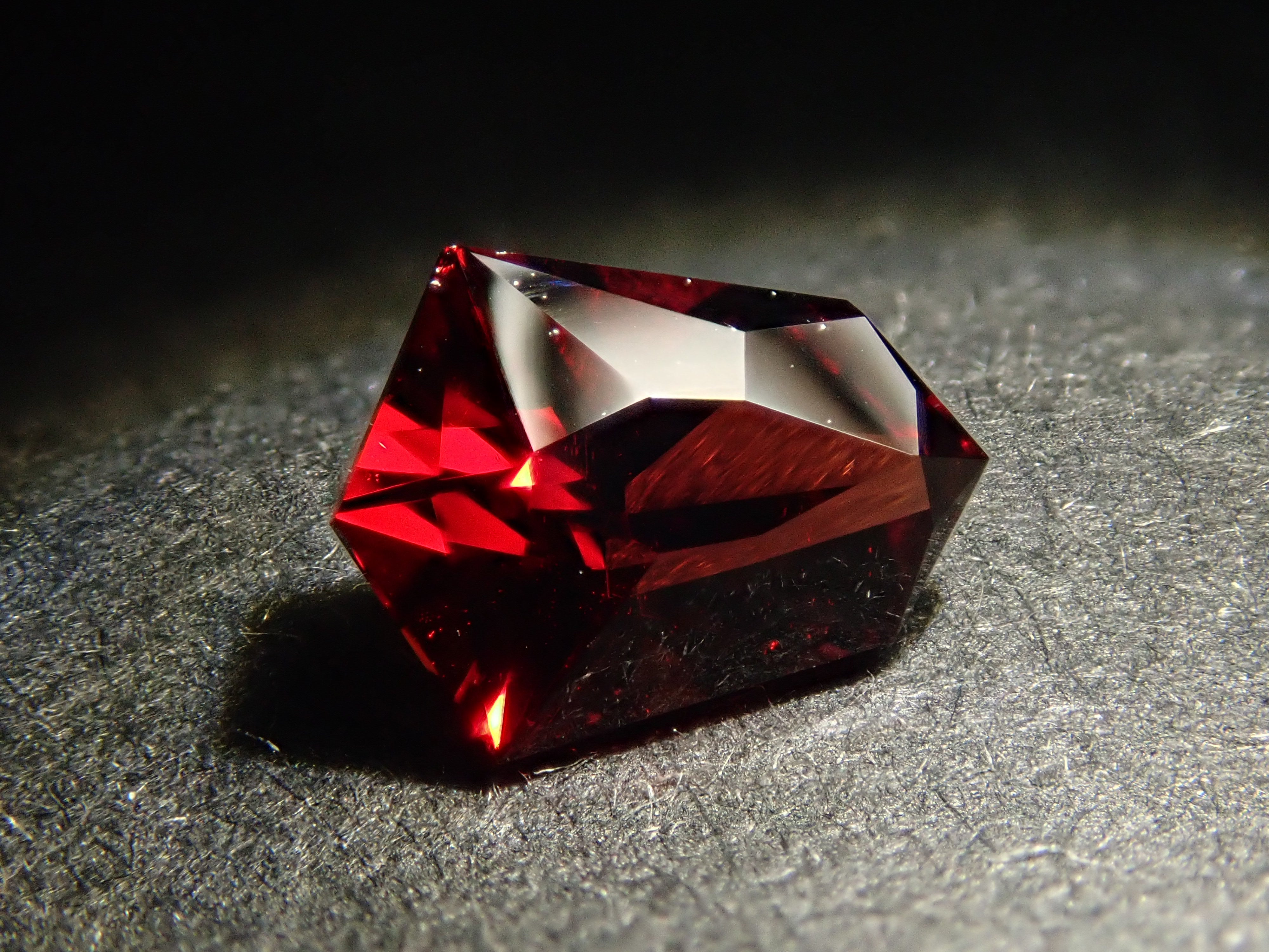 [12561387] Tanzanian Almandine Garnet 0.750ct Loose Stone