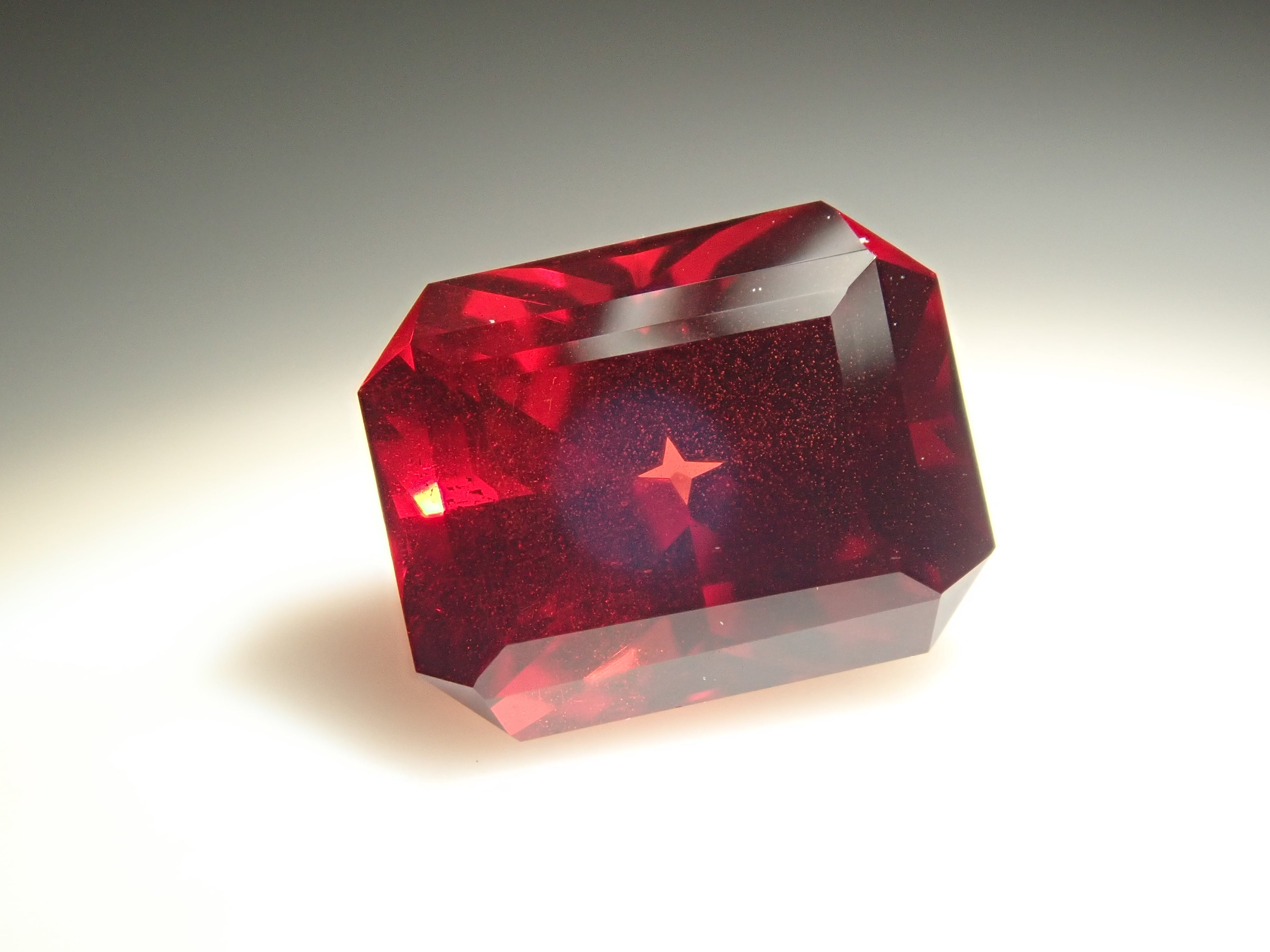 [12561388] Tanzanian Almandine Garnet 0.902ct Loose Stone