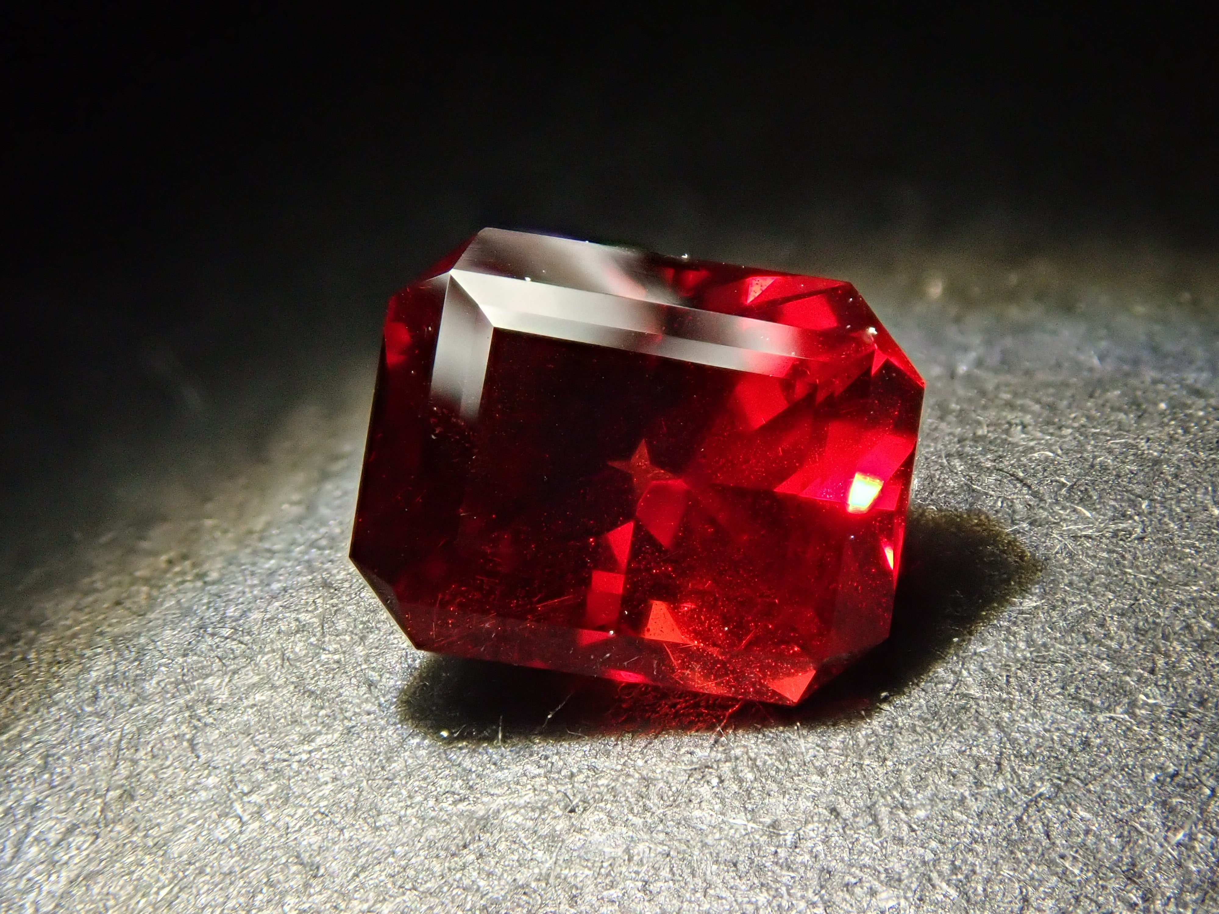 [12561388] Tanzanian Almandine Garnet 0.902ct Loose Stone