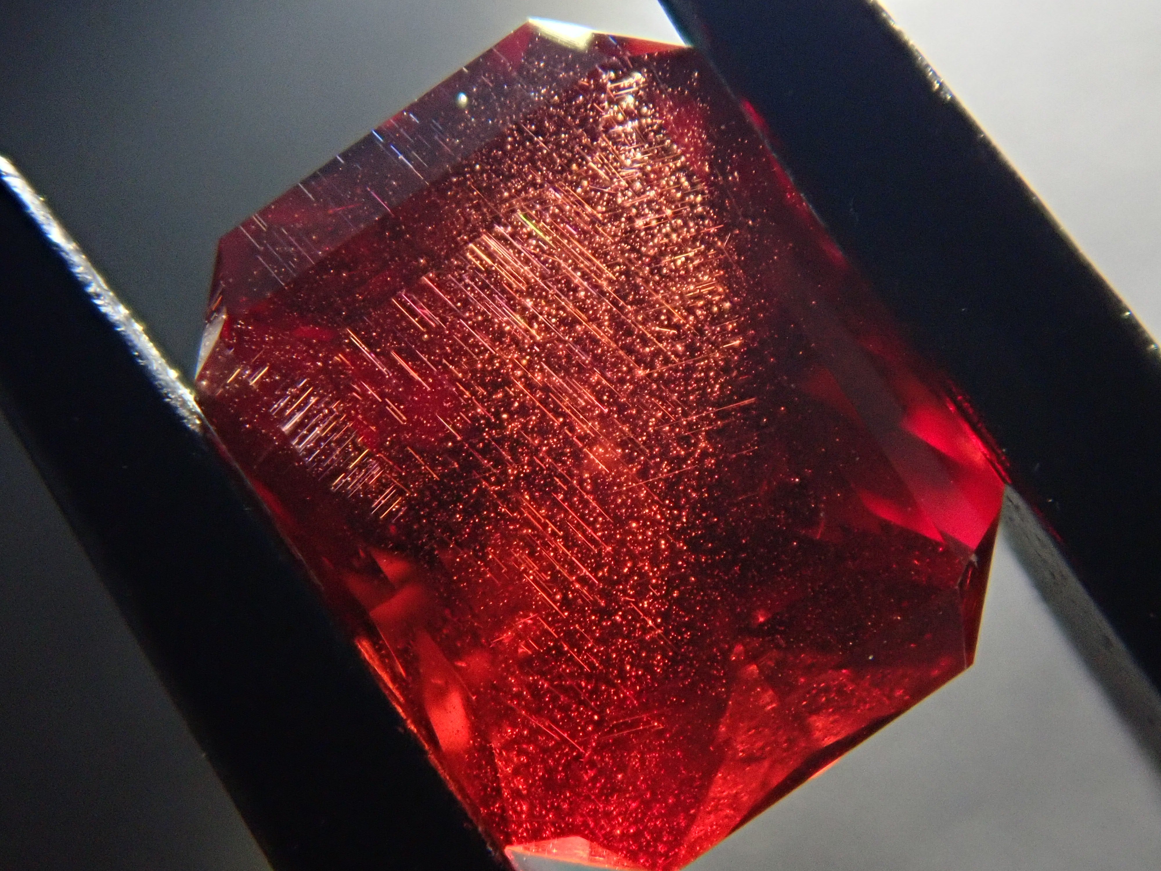 [12561388] Tanzanian Almandine Garnet 0.902ct Loose Stone