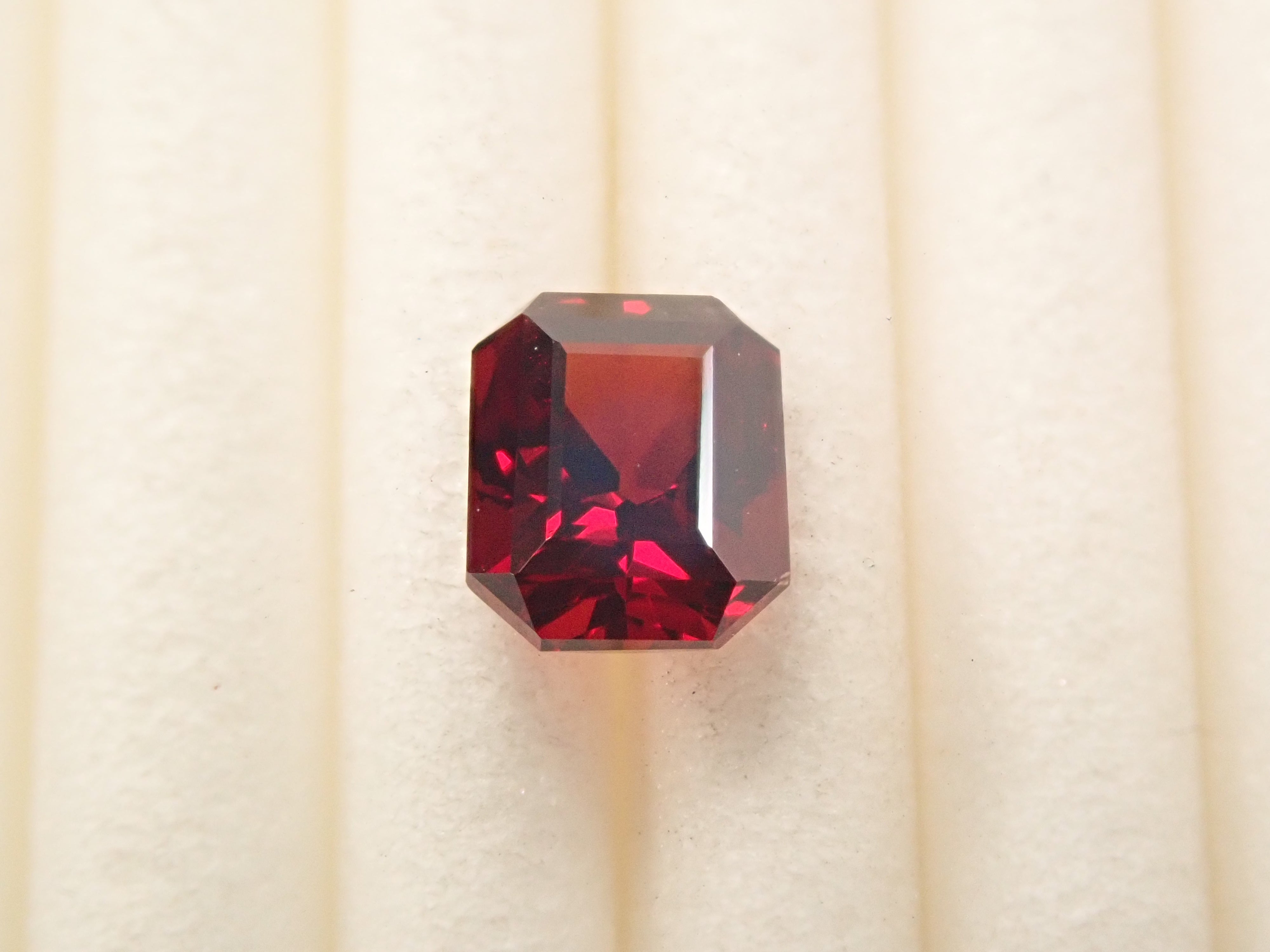 [12561389] Tanzanian Almandine Garnet 0.930ct Loose Stone