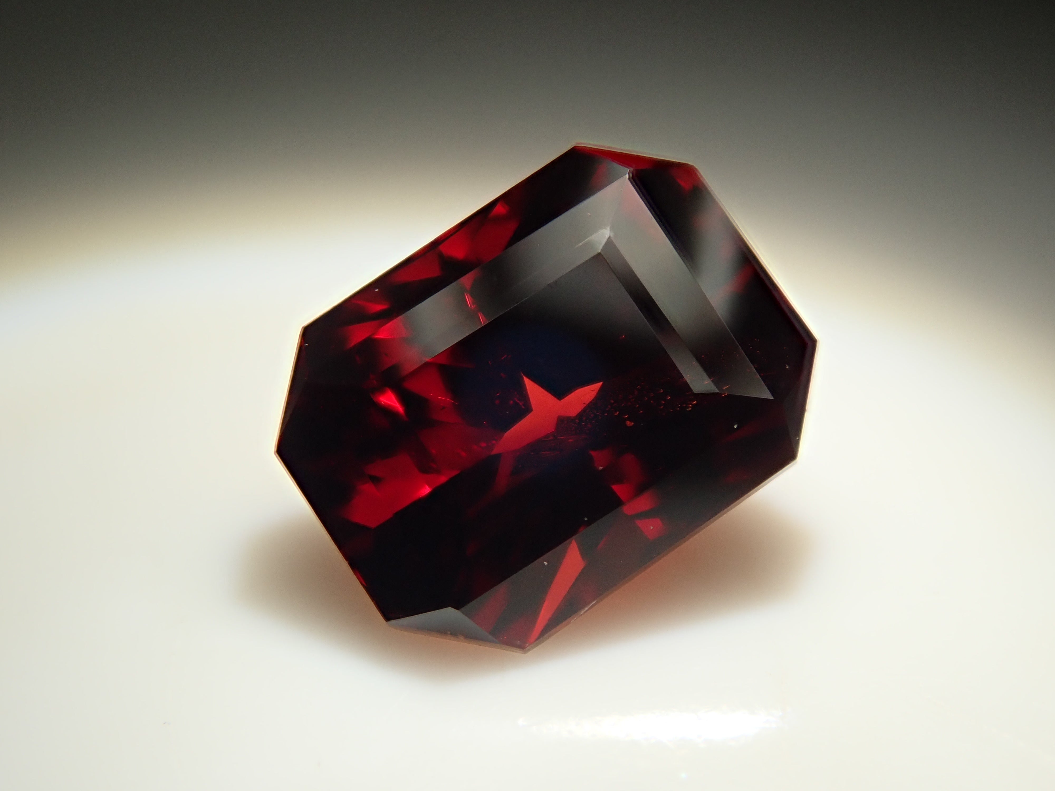 [12561389] Tanzanian Almandine Garnet 0.930ct Loose Stone
