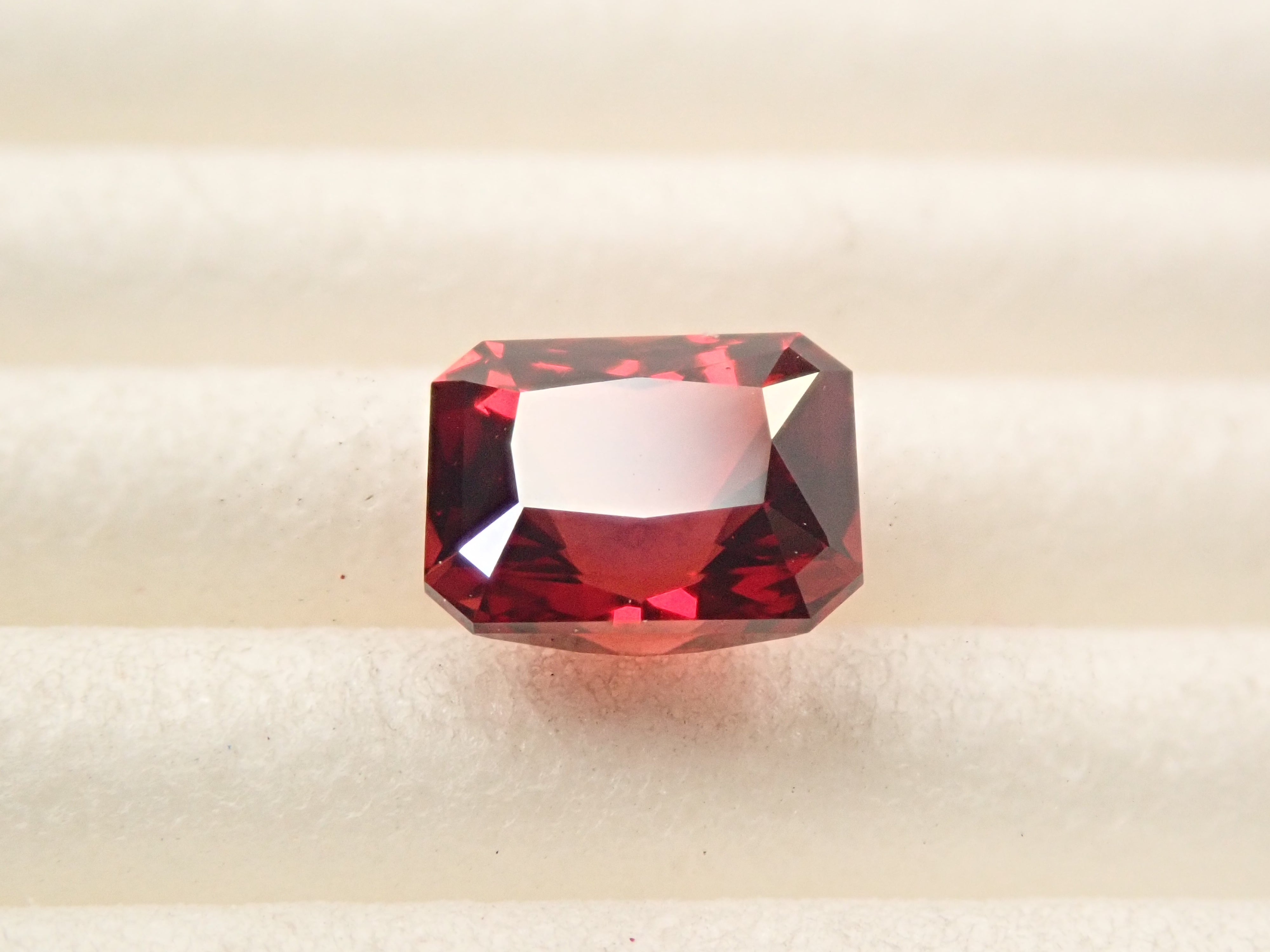 [12561390] Tanzanian Almandine Garnet 0.998ct Loose Stone