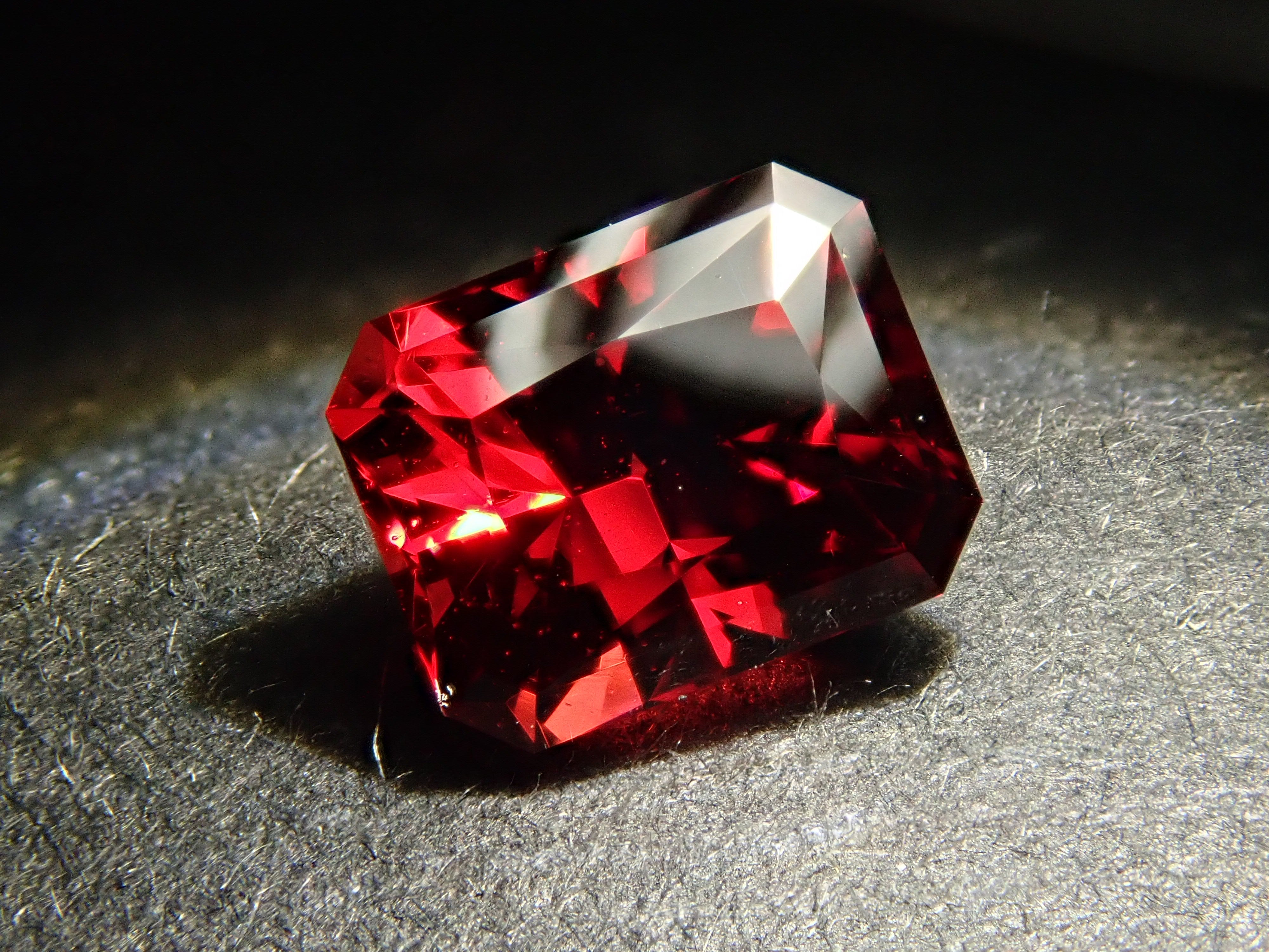 [12561390] Tanzanian Almandine Garnet 0.998ct Loose Stone
