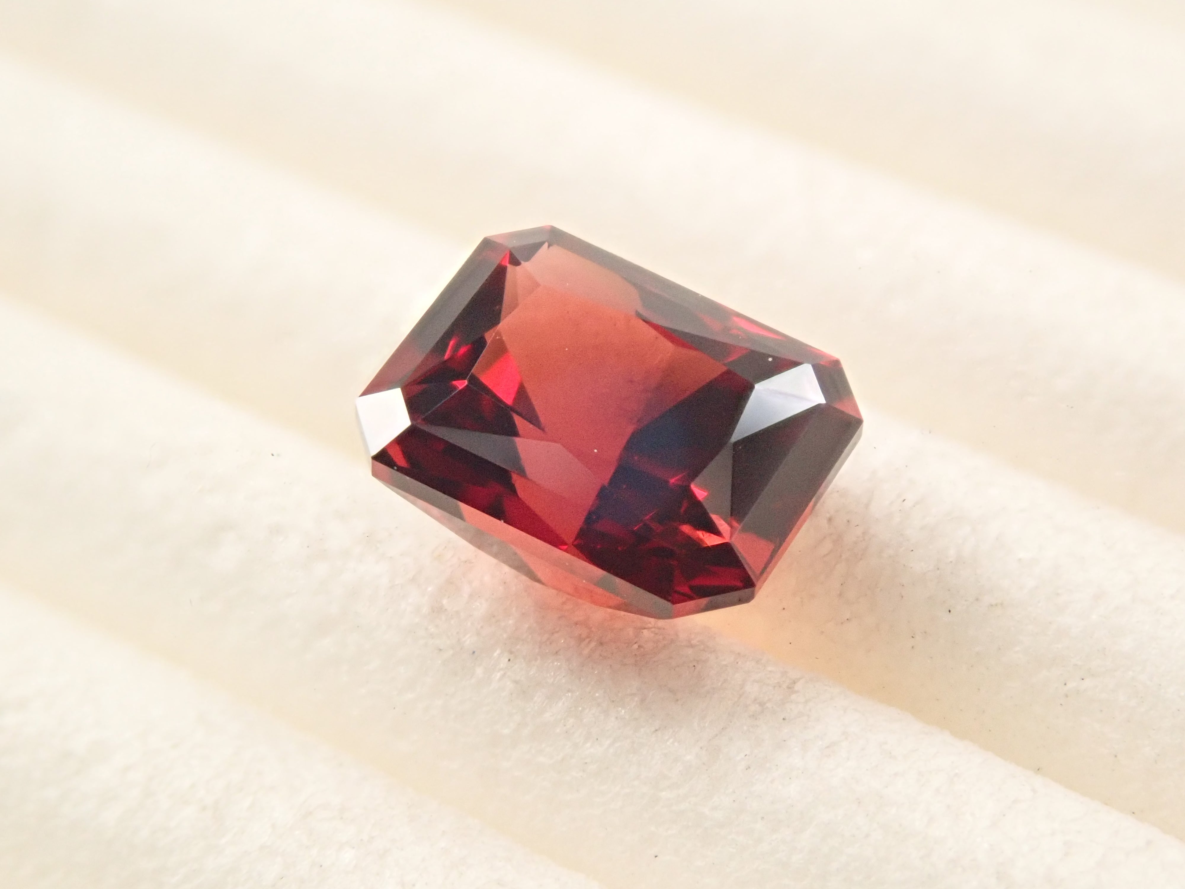 [12561391] Tanzanian Almandine Garnet 1.164ct Loose Stone