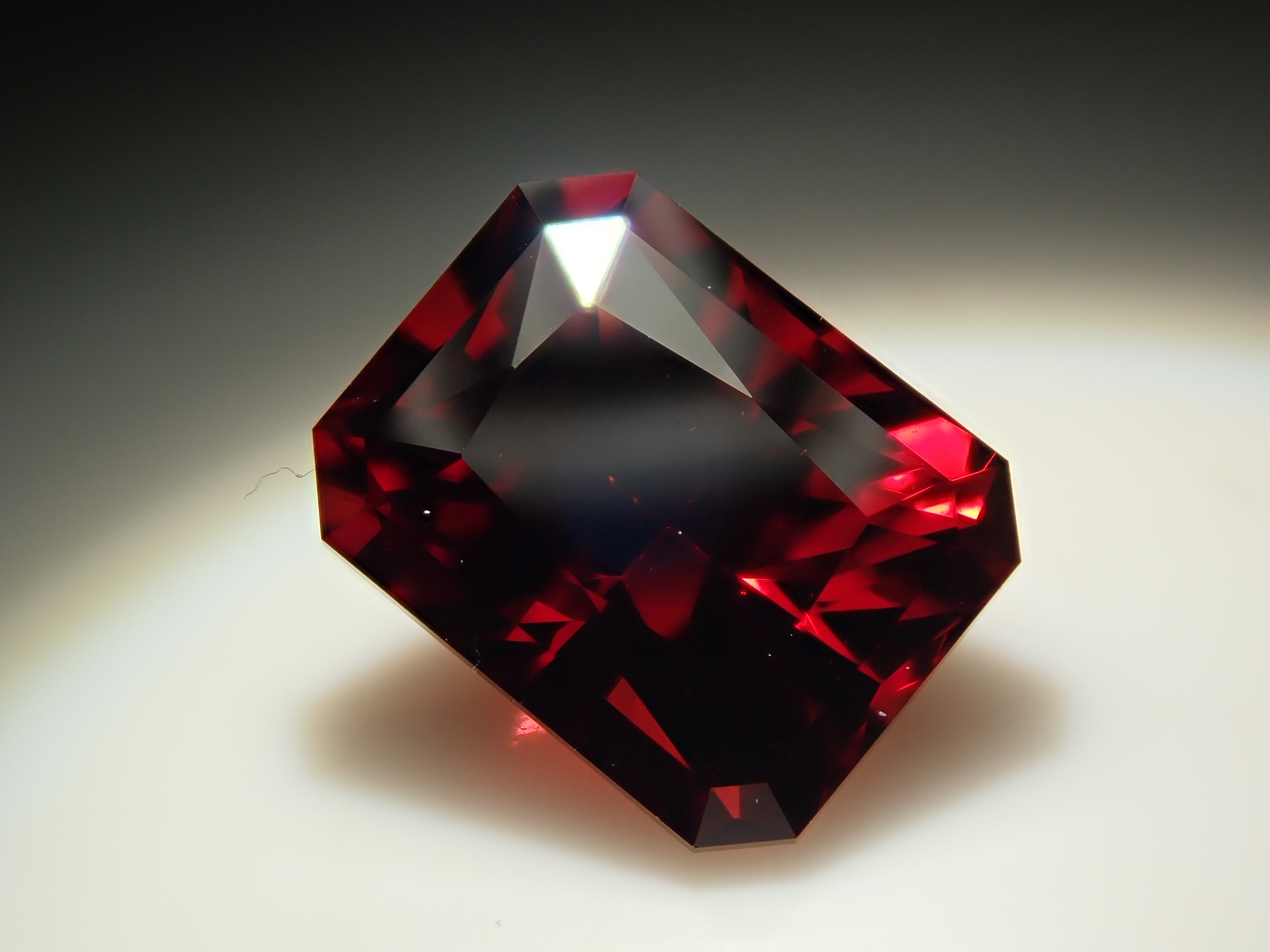 [12561391] Tanzanian Almandine Garnet 1.164ct Loose Stone