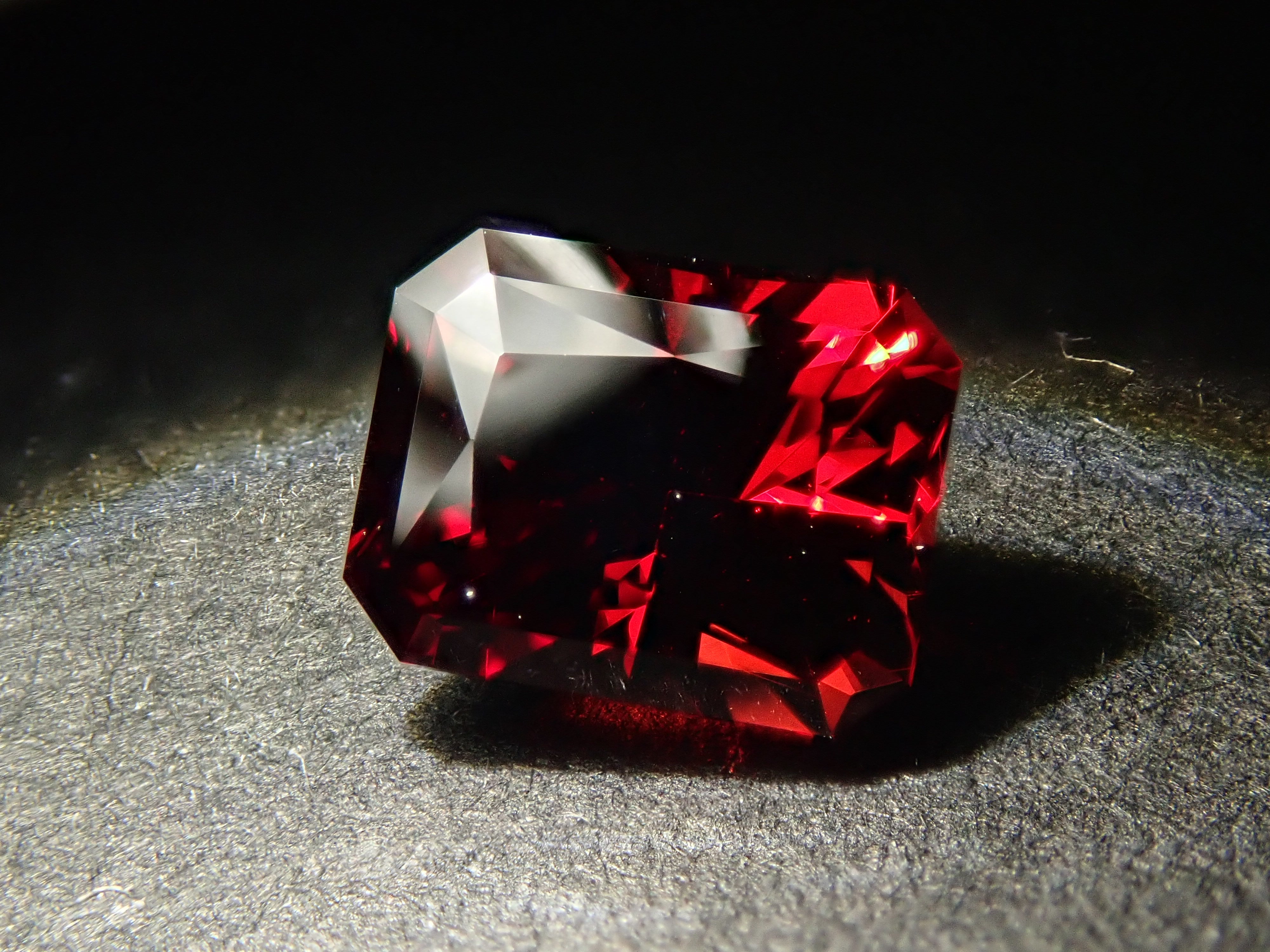 [12561391] Tanzanian Almandine Garnet 1.164ct Loose Stone