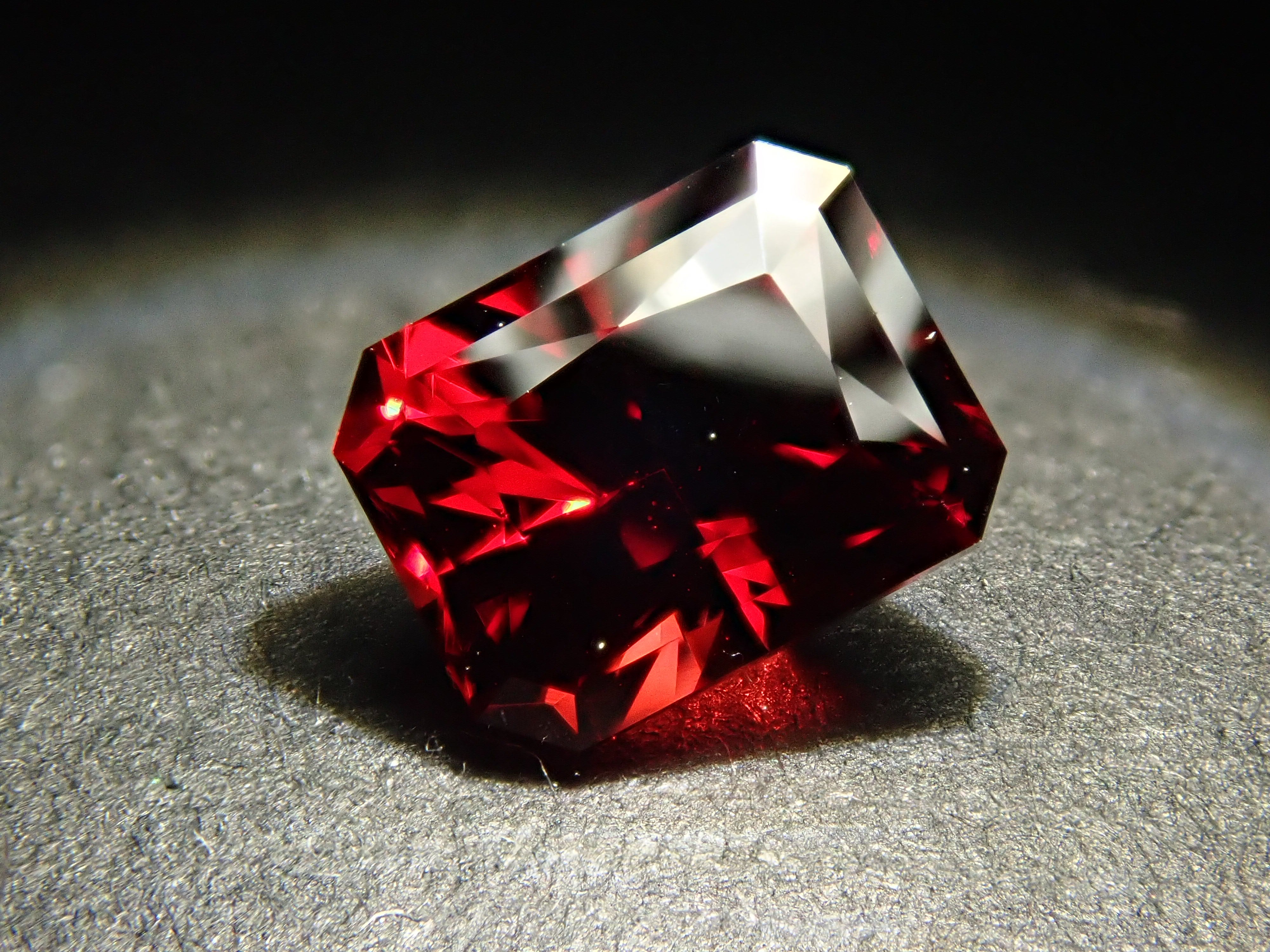 [12561391] Tanzanian Almandine Garnet 1.164ct Loose Stone