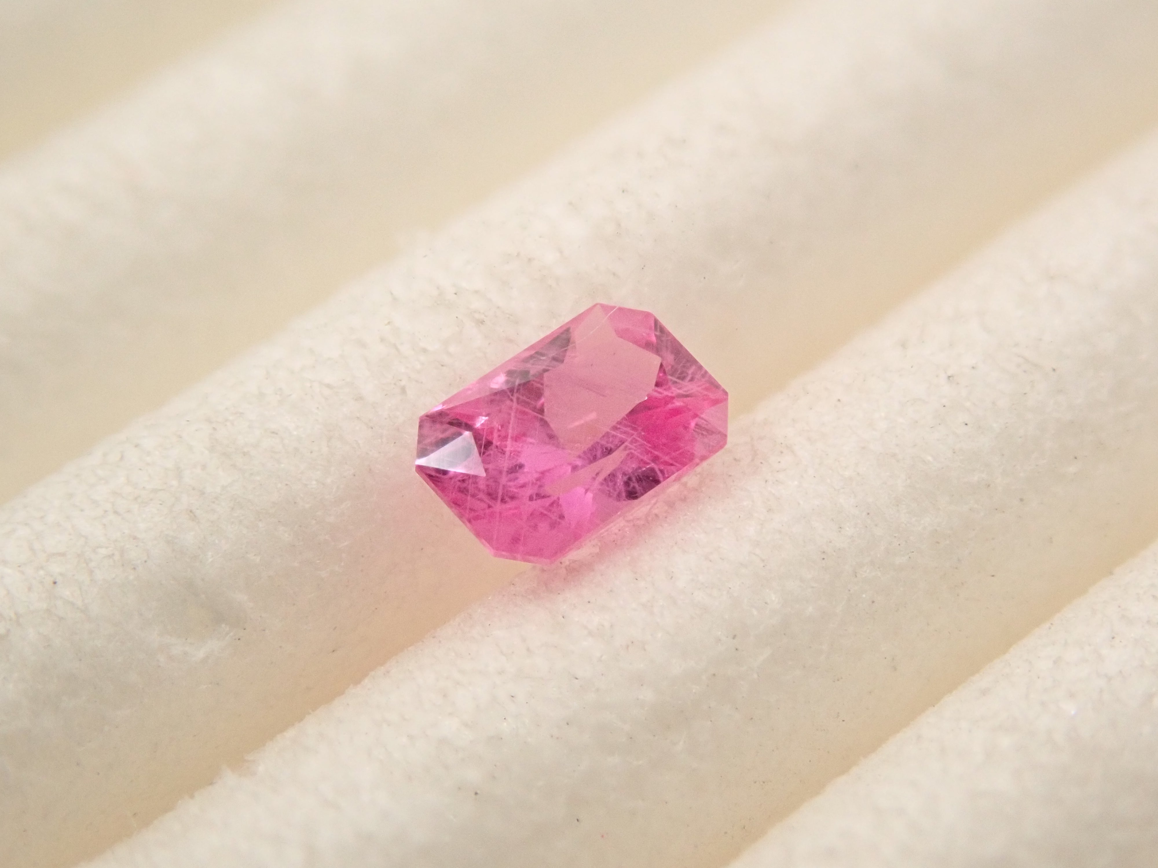 【12/2 22時販売】グリーンランド産サファイア 0.133ctルース　証明書付