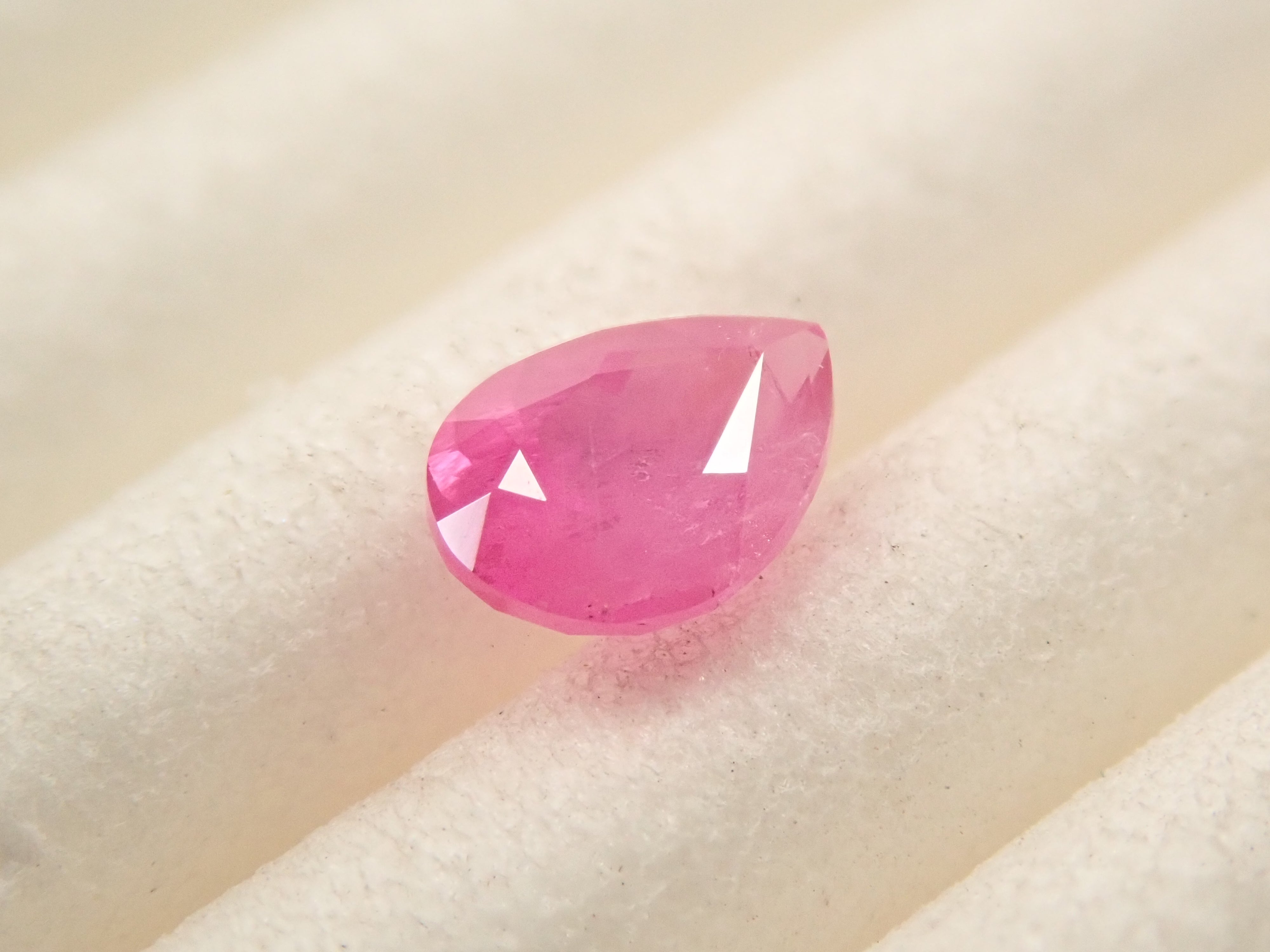 グリーンランド産ルビー 0.266ctルース