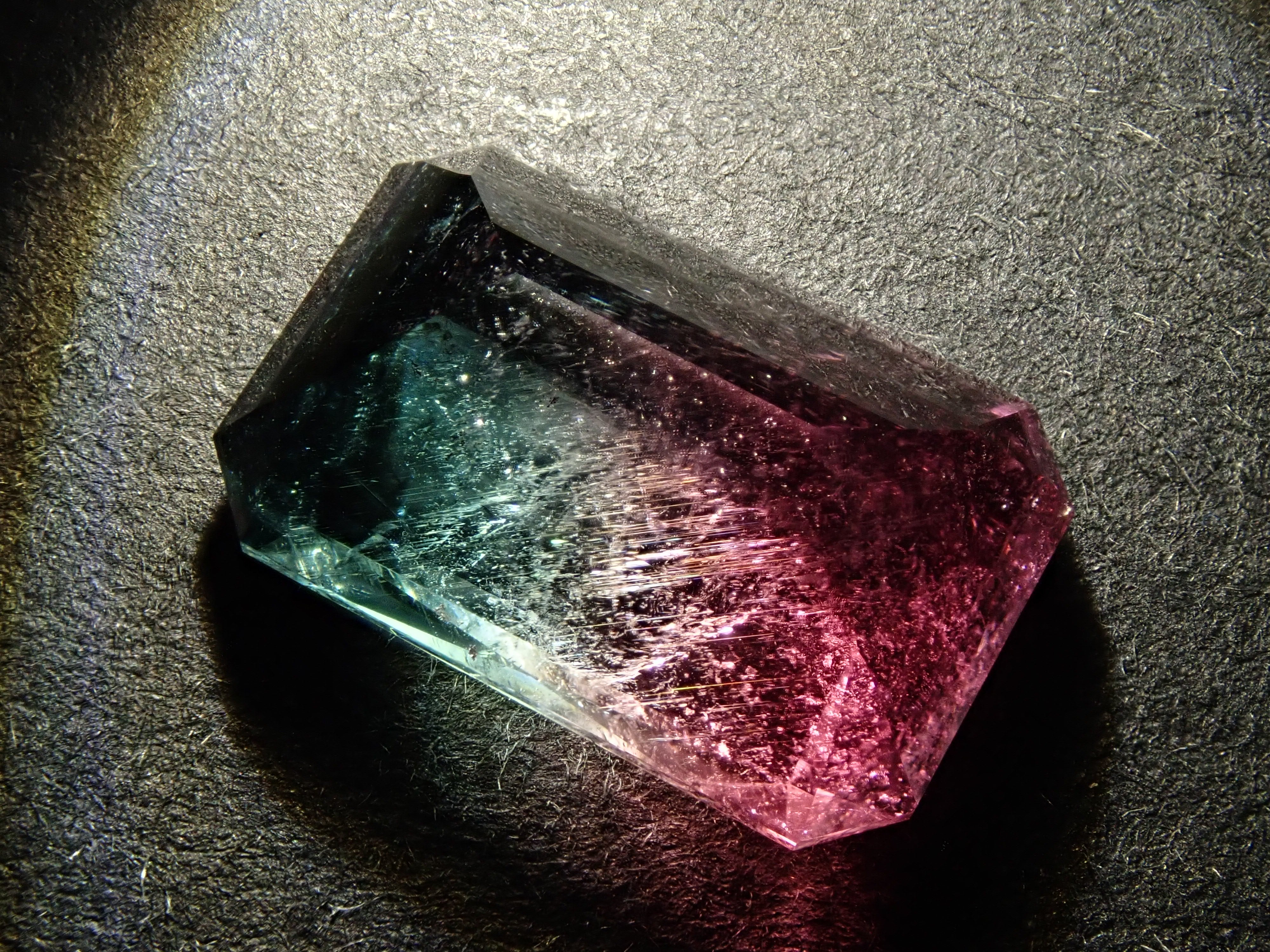 [12561379] Brazilian Bicolor Tourmaline 4.497ct Loose