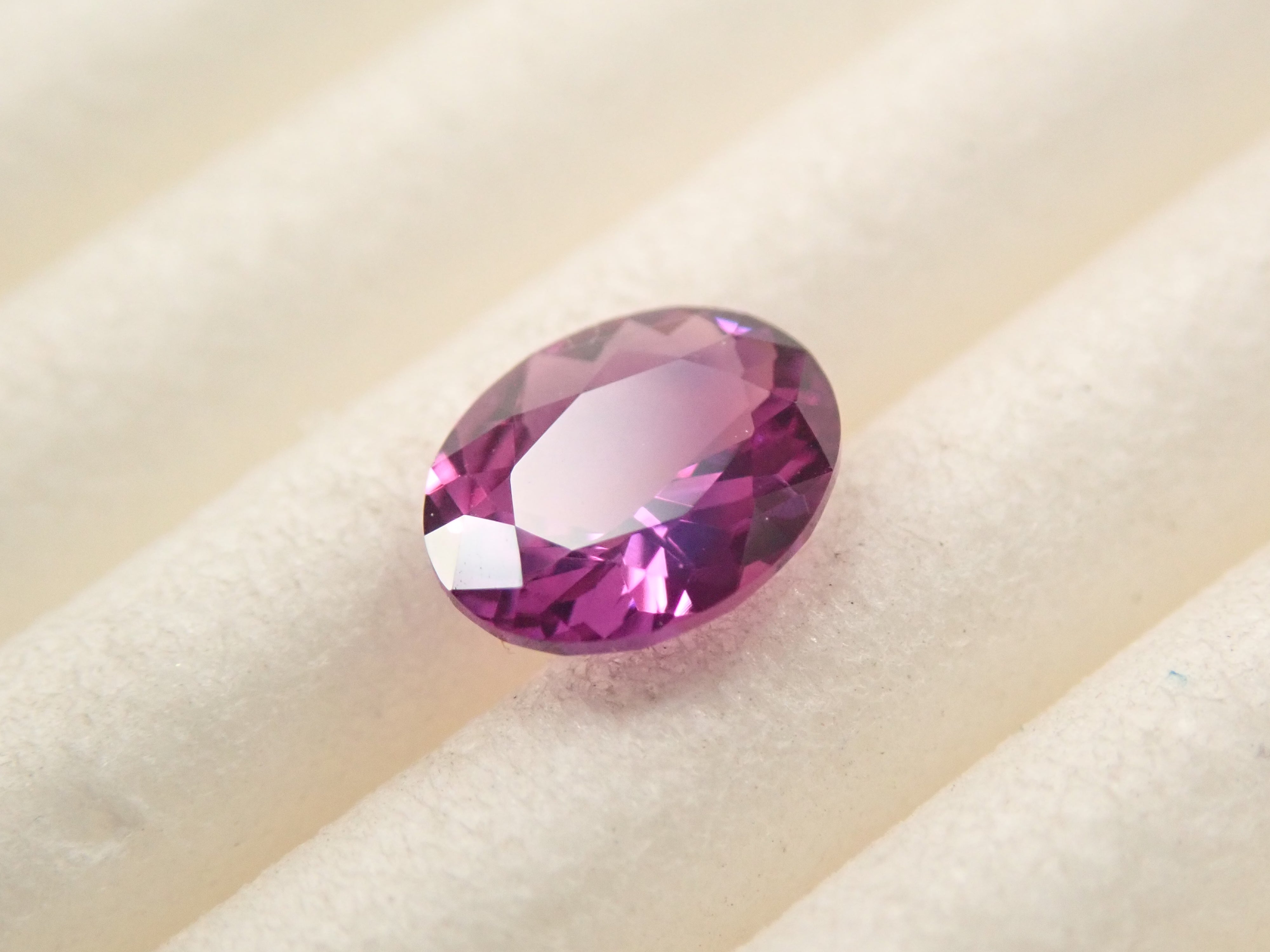 [12561380] 斯里蘭卡紫色藍寶石 0.393克拉 散裝