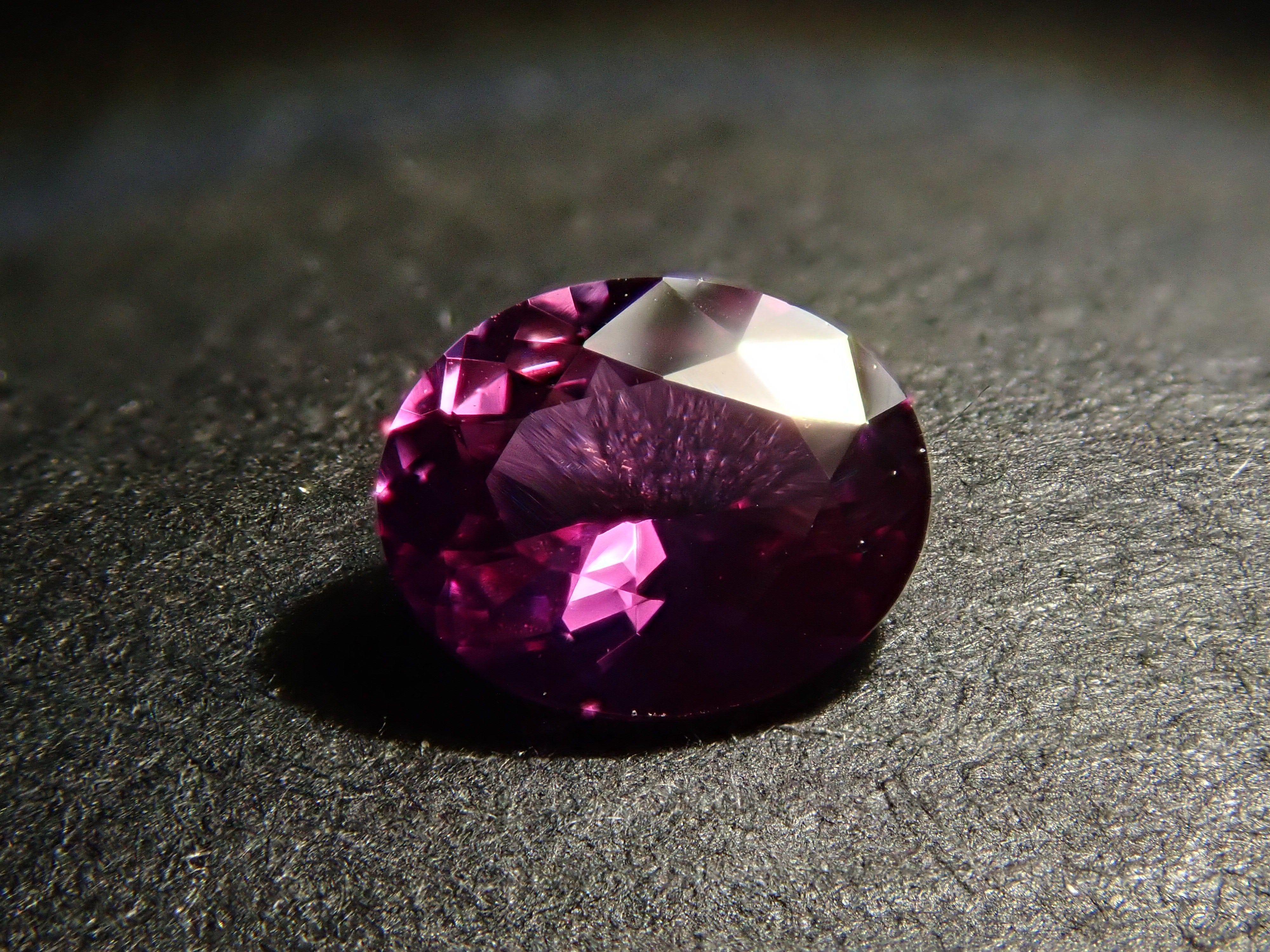 スリランカ産パープルサファイア 0.393ctルース