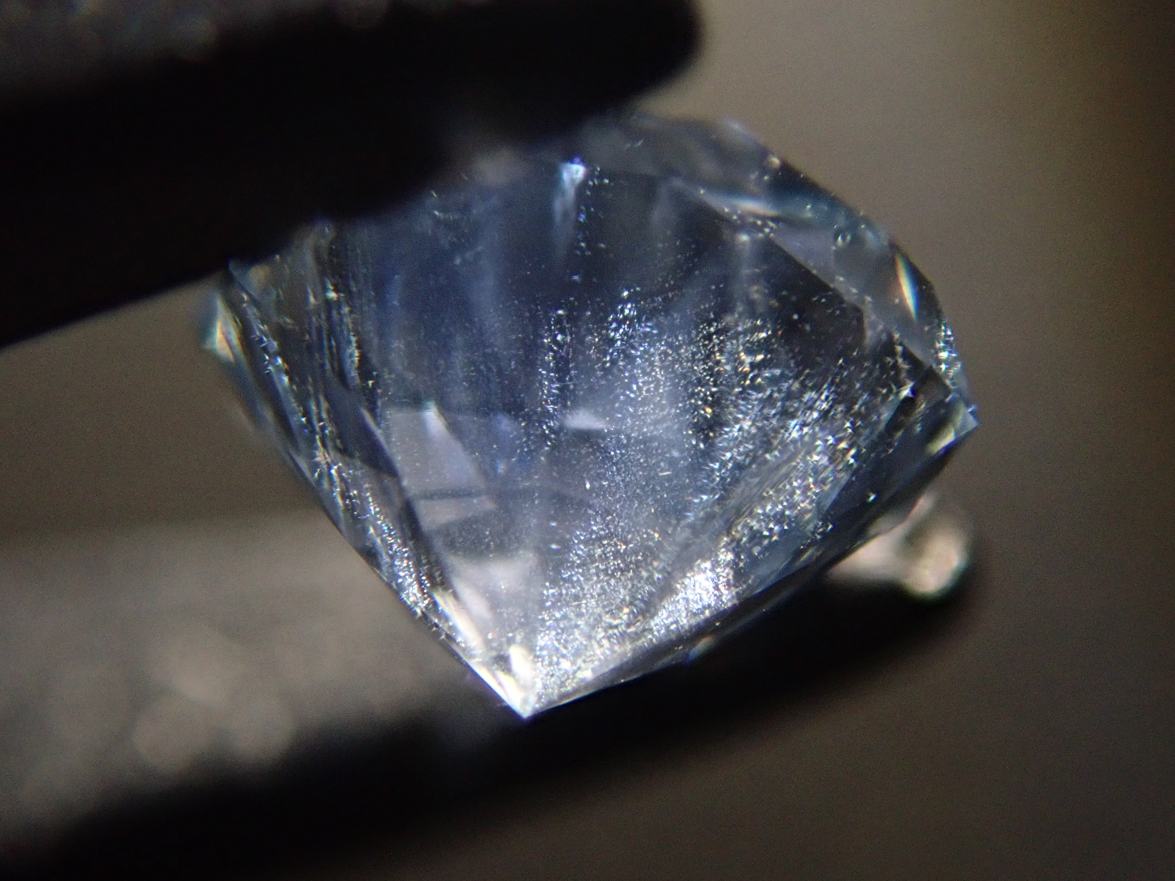 【11/27 22時販売】スリランカ産ブルーサファイア（アイスブルー） 0.300ctルース